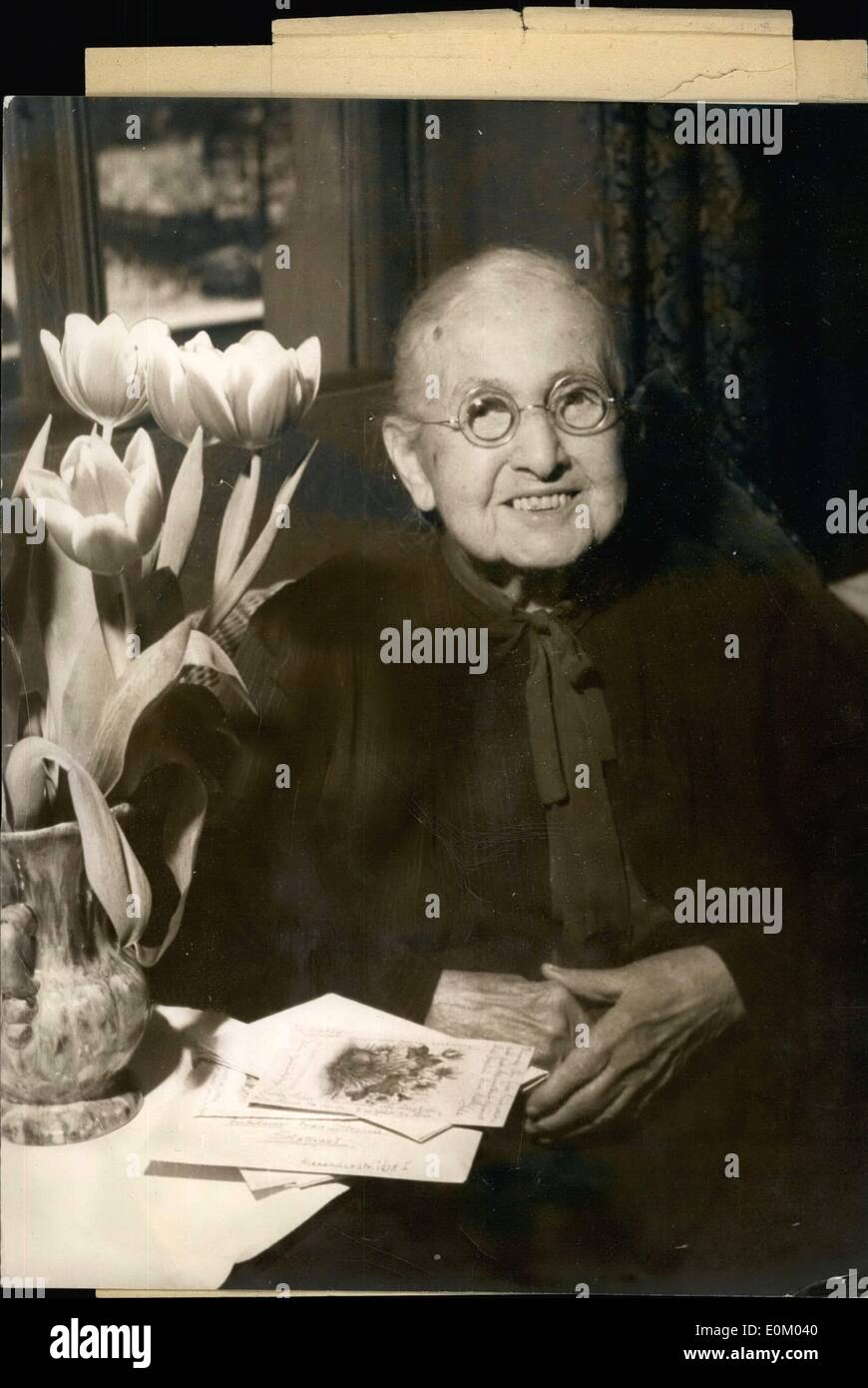Febbraio 02, 1953 - Truman il doppio di cento anni di età: Guardando molto simile a quello di Harry Truman è la Signora Marie Streich nee da Weller Foto Stock