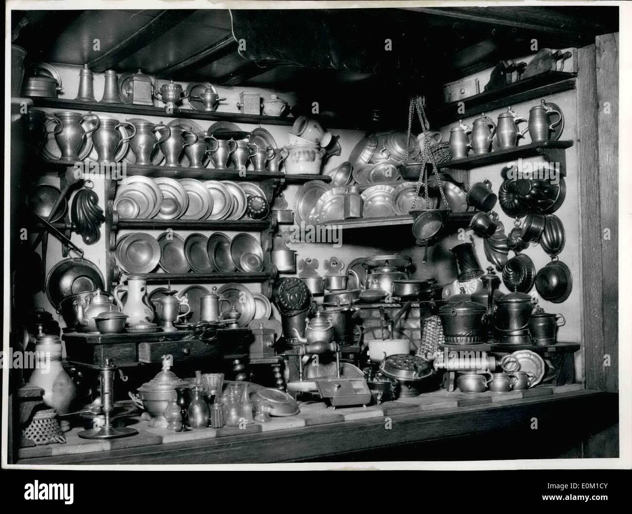 Mar 03, 1953 - Non ci è posto come la casa e soprattutto per questa piccola cucina che già da più di 200 anni con il suo Foto Stock