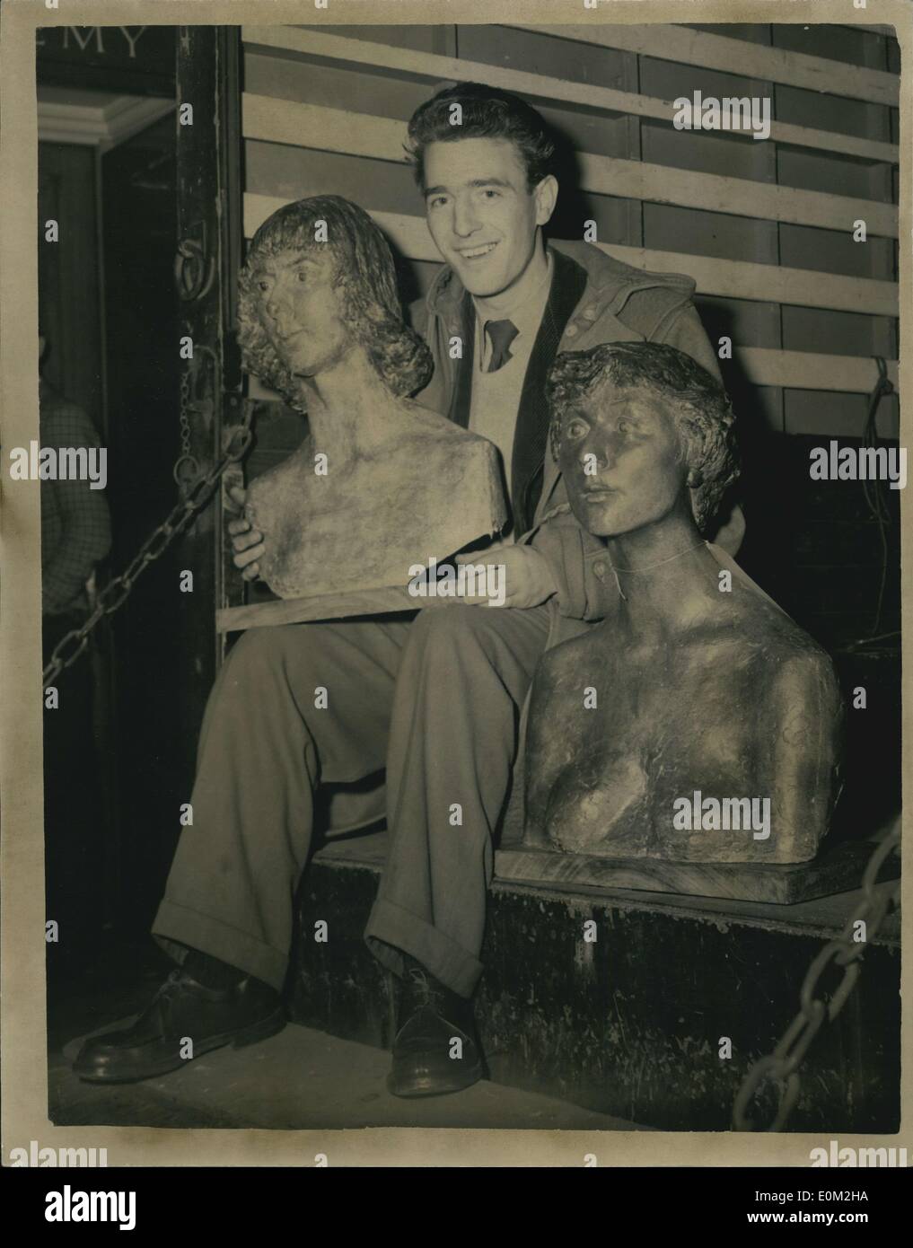 24 marzo 1953 - Invio - in giornata per Scultura alla Royal Academy. The Artist con due mostre. La foto mostra Graham ccles of Foto Stock