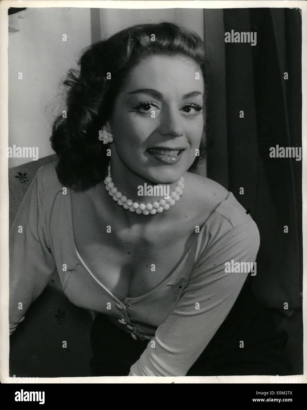 15 maggio 1953 - 15-5-53 Apertura dei sette anni di prurito . Keystone Foto Mostra: Jill Melford, di anni 21, che è una delle stelle di sette anni di prurito che ha aperto al Teatro Aldwych la scorsa notte visto dopo lo spettacolo. Foto Stock