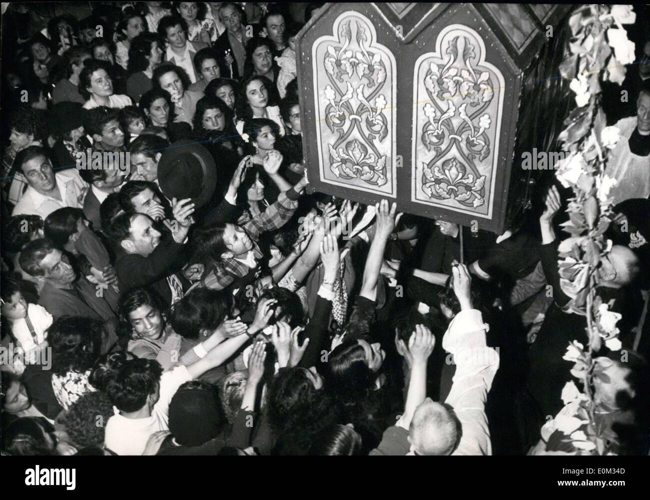 26 maggio 1953 - Le reliquie di Sara il boemo, Marie-Jacobee, e Marie Salomee APRESS.co Foto Stock