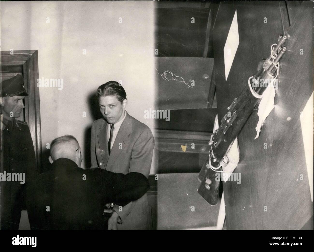 Giugno 06, 1953 - Ex-Vopo(polizia segreta della Germania dell'Est) Hartmund Tr?essere, chi è colpevole di sparare con un compagno che ha cercato di impedire a lui Foto Stock