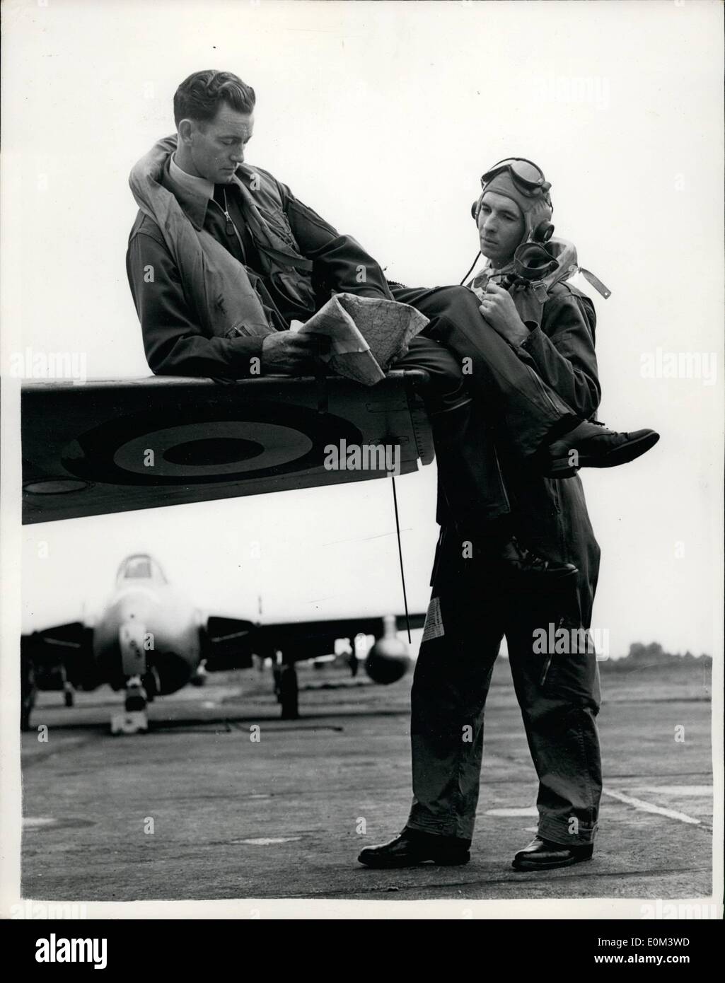 Giugno 06, 1953 - Australian Fighter Wing qui per R.A.F. Royal Revisione. Un Royal Australian Air Force Fighter Wing è arrivato in corrispondenza della R.A.F. Stazione, Horsham santa fede, Norwich, al fine di prepararsi per il Royal Revisione della Royal Air Force Il mese prossimo. L'ala (n. 78) è guidata dal capitano del gruppo B.A. Eaton, ed è attrezzata con Vampiro di aeromobili, che prenderà anche parte in esercizi di corrente con la Royal Air Force squadroni del Fighter Command Foto Stock