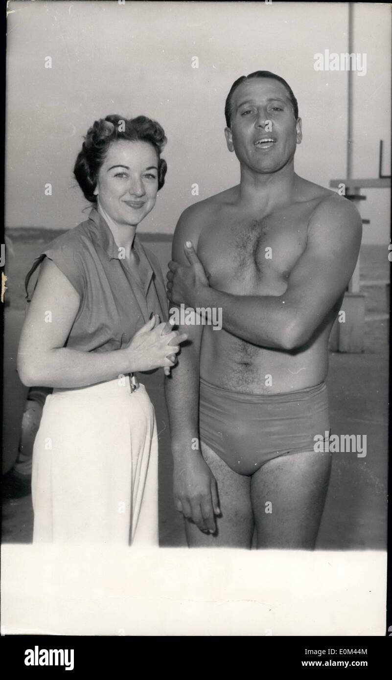 Giugno 06, 1953 - Peach Massary risale a Mario: Ex Sig.ra Massary, moglie del proprietario dei famosi grandi magazzini di Londra, Foto Stock