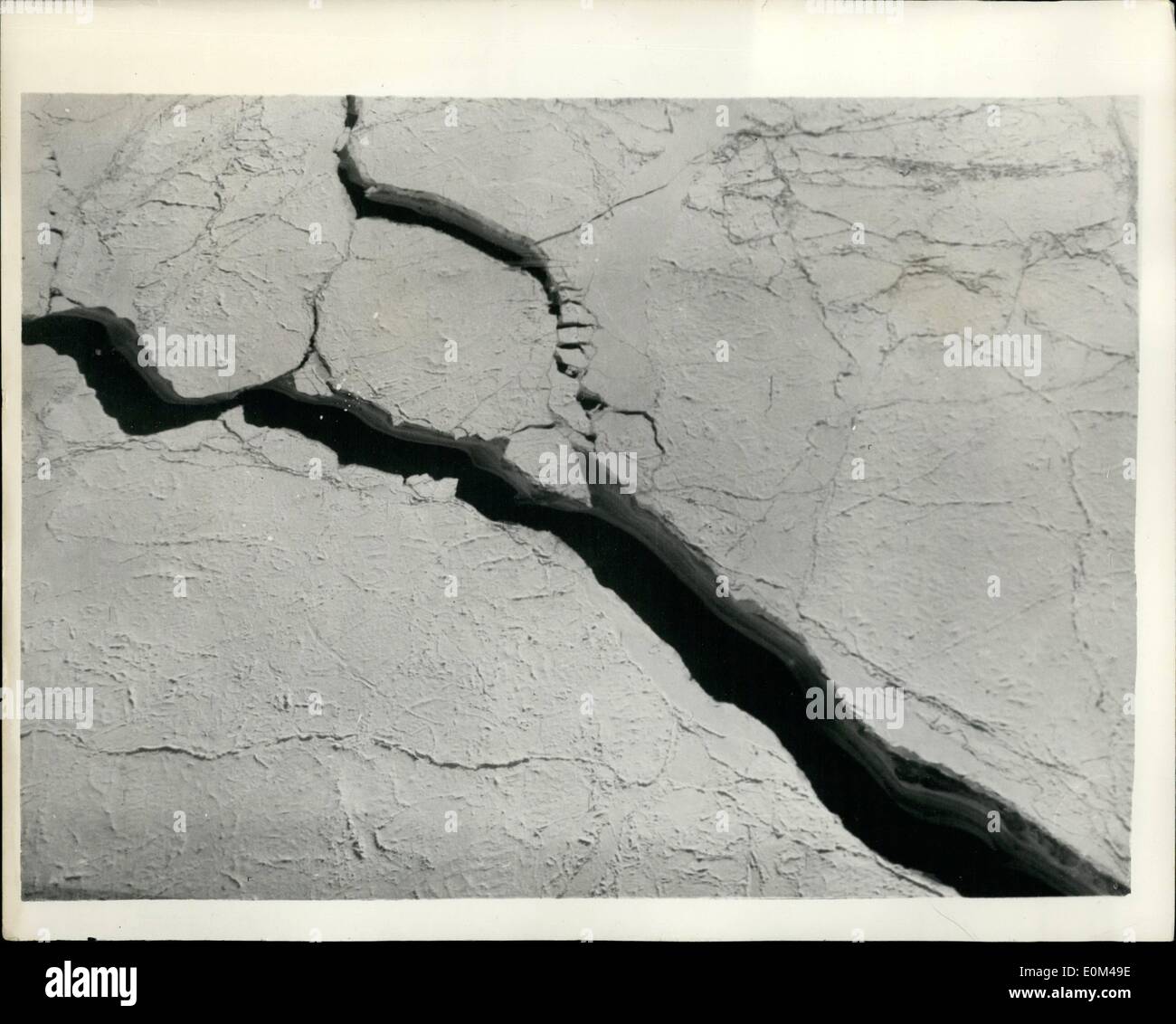 05 maggio 1953 - volare sopra il polo nord: Due Hastings aerei della Royal Air Force Flying College a Menby, linee. sono appena rientrati con queste fotografie scattate da un Ministero dell'aria fotografo su voli sopra e vicino al Polo Nord. Ciascun aeromobile cerchiato il polo geografico su due 11 Ore di voli dalla Royal Canadian Air Force Base a Resolute Bay, che si trova all'interno del circolo polare artico (posizione 74 gradi 50 minuti a nord, 95 gradi ovest) Foto Stock