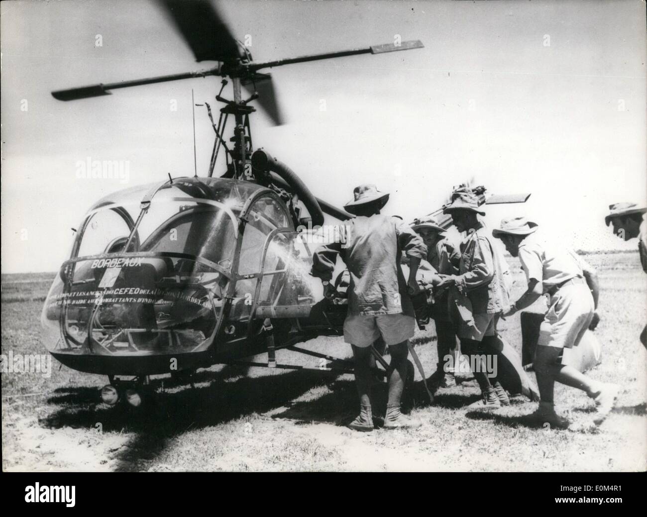 Agosto 08, 1953 - La guerra in Indo Cina: uno degli elicotteri utilizzati per il trasporto di feriti in Indo Cina. Foto Stock