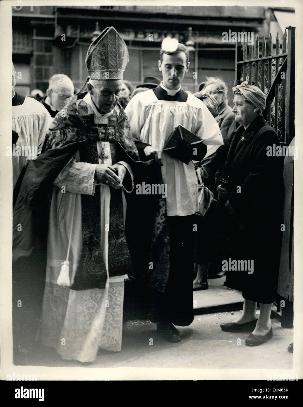 Sett. 09, 1953 - Il Signore vescovo in Corea assiste coreano FESTIVAL DI MISSIONE A LONDRA... Il Signore vescovo in Corea ha preso il servizio Foto Stock
