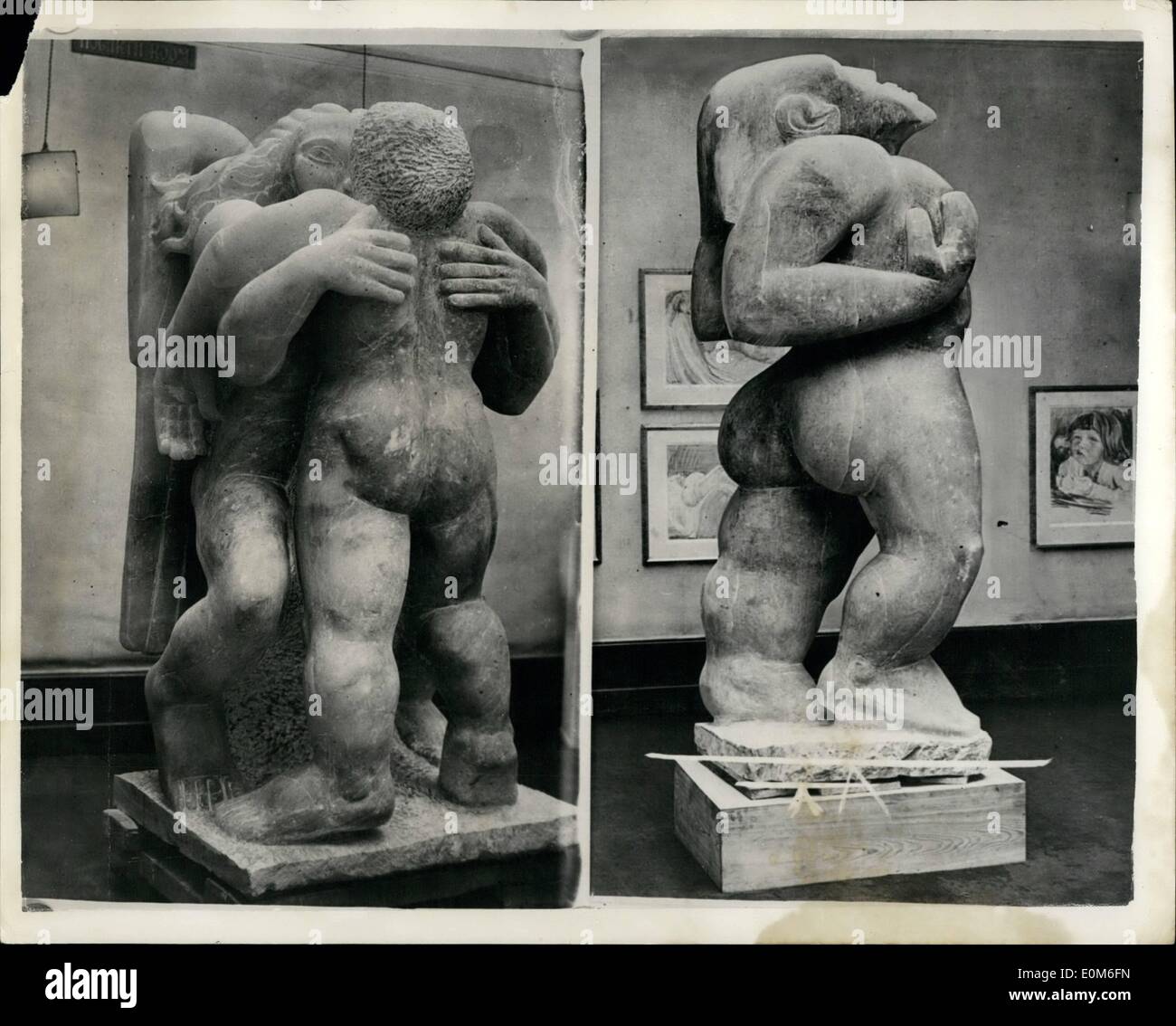 Sett. 09, 1953 - gelato uomo Epsteins offre in vendita.: Jacob Epstein, il famoso sculpto, ha detto la scorsa notte: ''È am disgustato con la commercializzazione della mia arte''. Egli era stato appena detto che i suoi tre-ton statua di alabastro di Adamo e due di più del suo capolavoro sono stati pubblicizzati in vendita. Adam, la 7ft. interpretazione simbolica dell uomo che infuriato alcune persone e rapiti altri, poi richiamato in migliaia di sideshow, è in negozio. Con lui sono Giacobbe e l'angelo, e l'annuncio Foto Stock