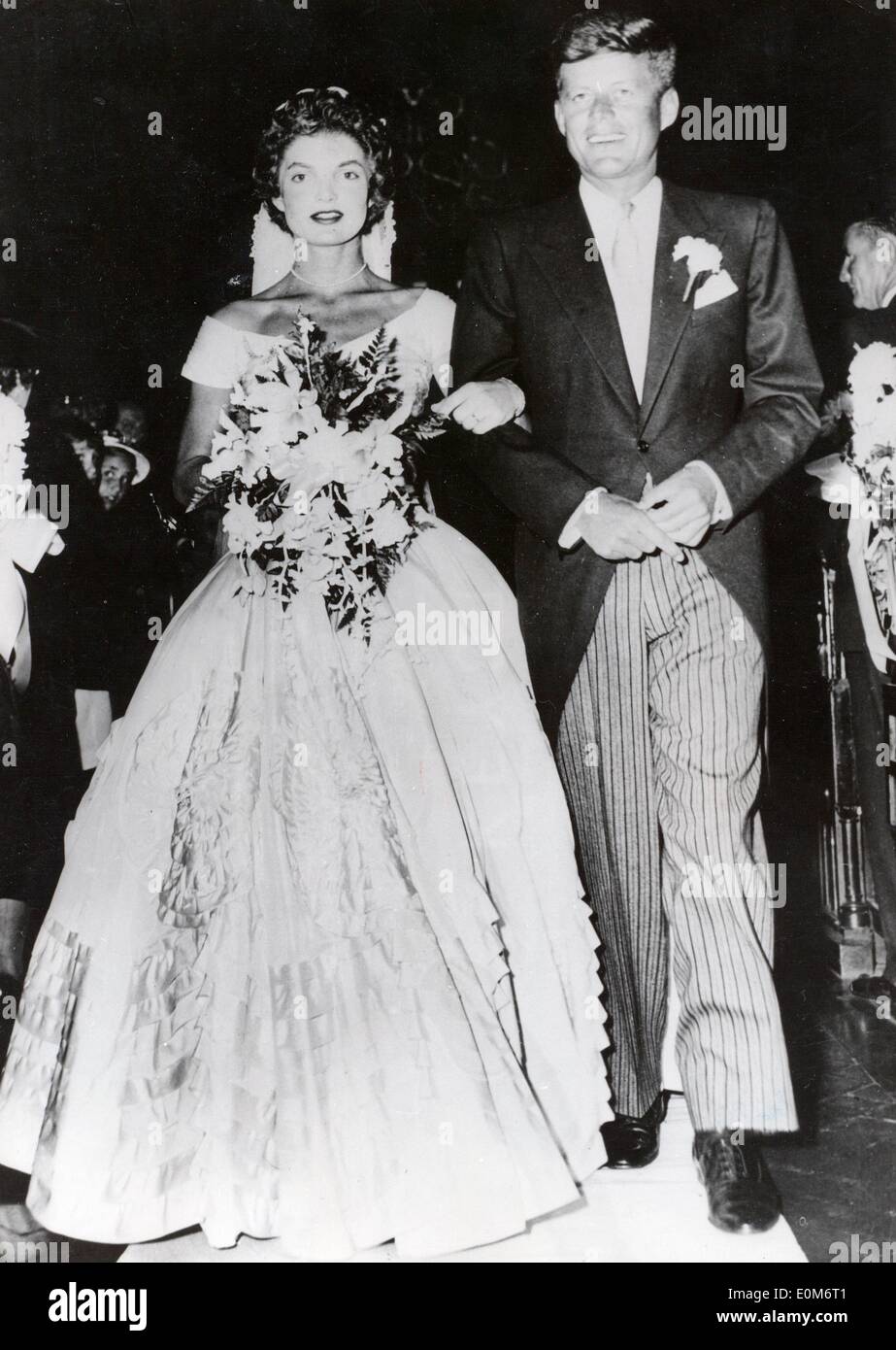 Il presidente John F. Kennedy sposa Jackie Foto Stock