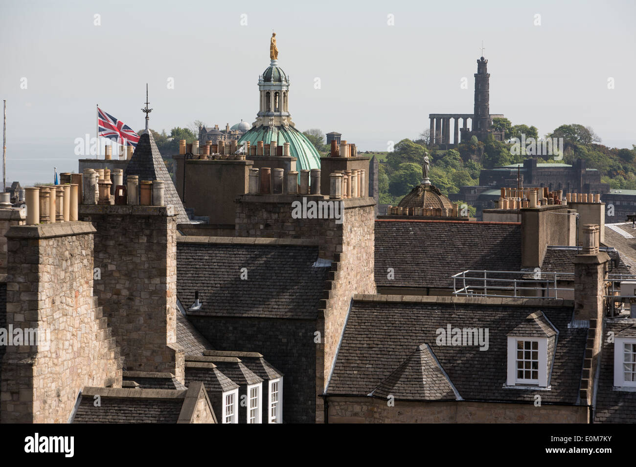 Viste di Edimburgo e lo skyline visto dalla parte superiore della Camera Obscura edificio su High Street (Royal Mile), a Edimburgo, Scozia Foto Stock
