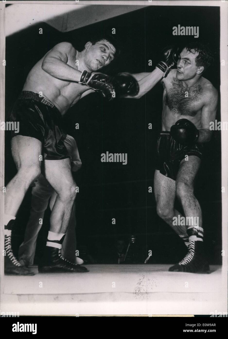 Febbraio 25, 1954 - incontro di boxe di Humez rispetto a Milazzo in Francia Foto Stock