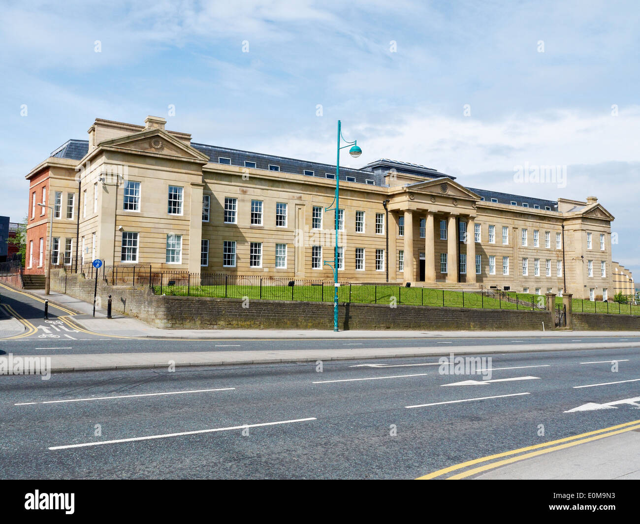 Millennium House, ex infermeria e chiusa nel 1996, ora convertito in spazio per uffici, Stockport Regno Unito Foto Stock