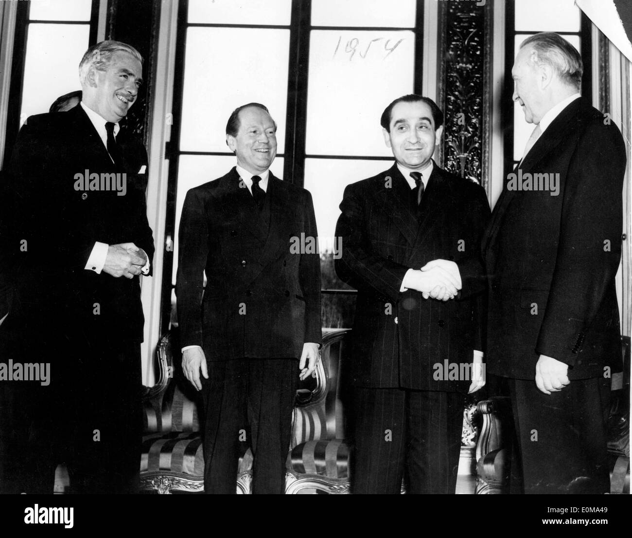 Il dott. Adenauer e politici si incontrano a Lancaster House Foto Stock