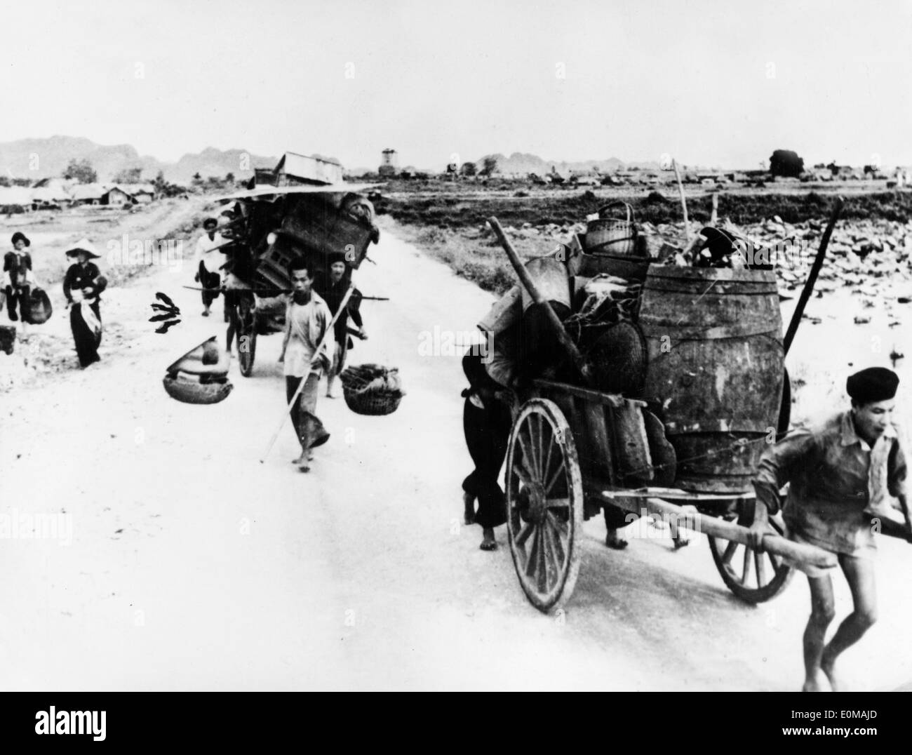 Rifugiati vietnamiti in fuga durante la prima guerra in Indocina Foto Stock