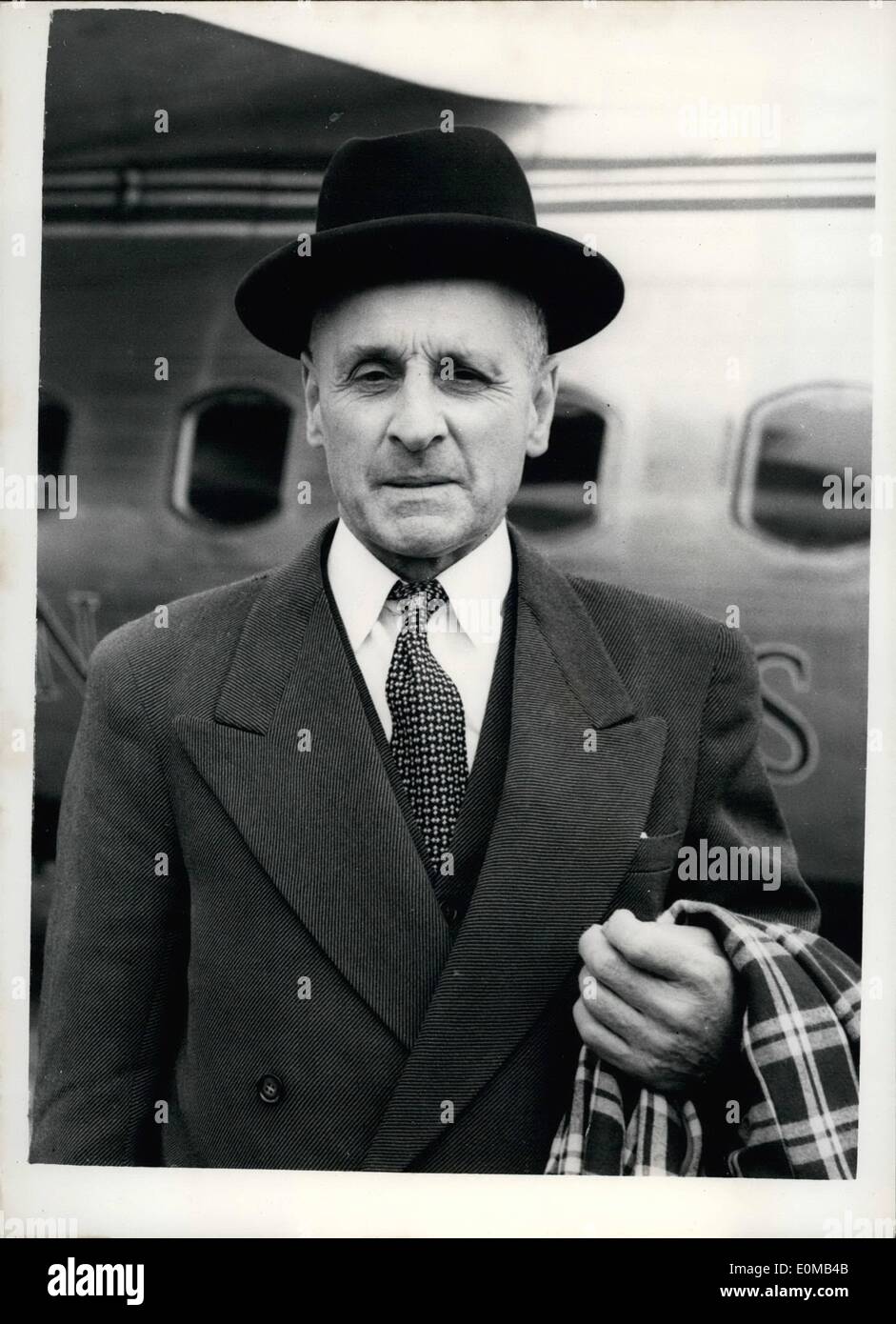 13 maggio 1954 - 13.5.54 Nuova Zelanda Ministro ritorna da Ginevra Ã¢â'¬â€oe Sig. T. Clifton Webb, Ministro per gli Affari Esteri per Foto Stock