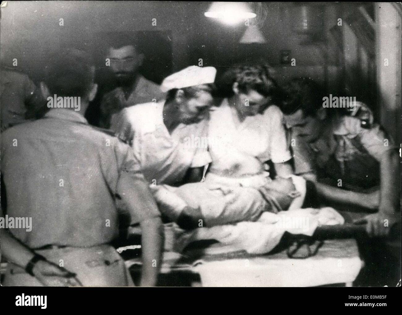 18 maggio 1954 - La prima foto di feriti in Vietnam arriva. Foto Stock