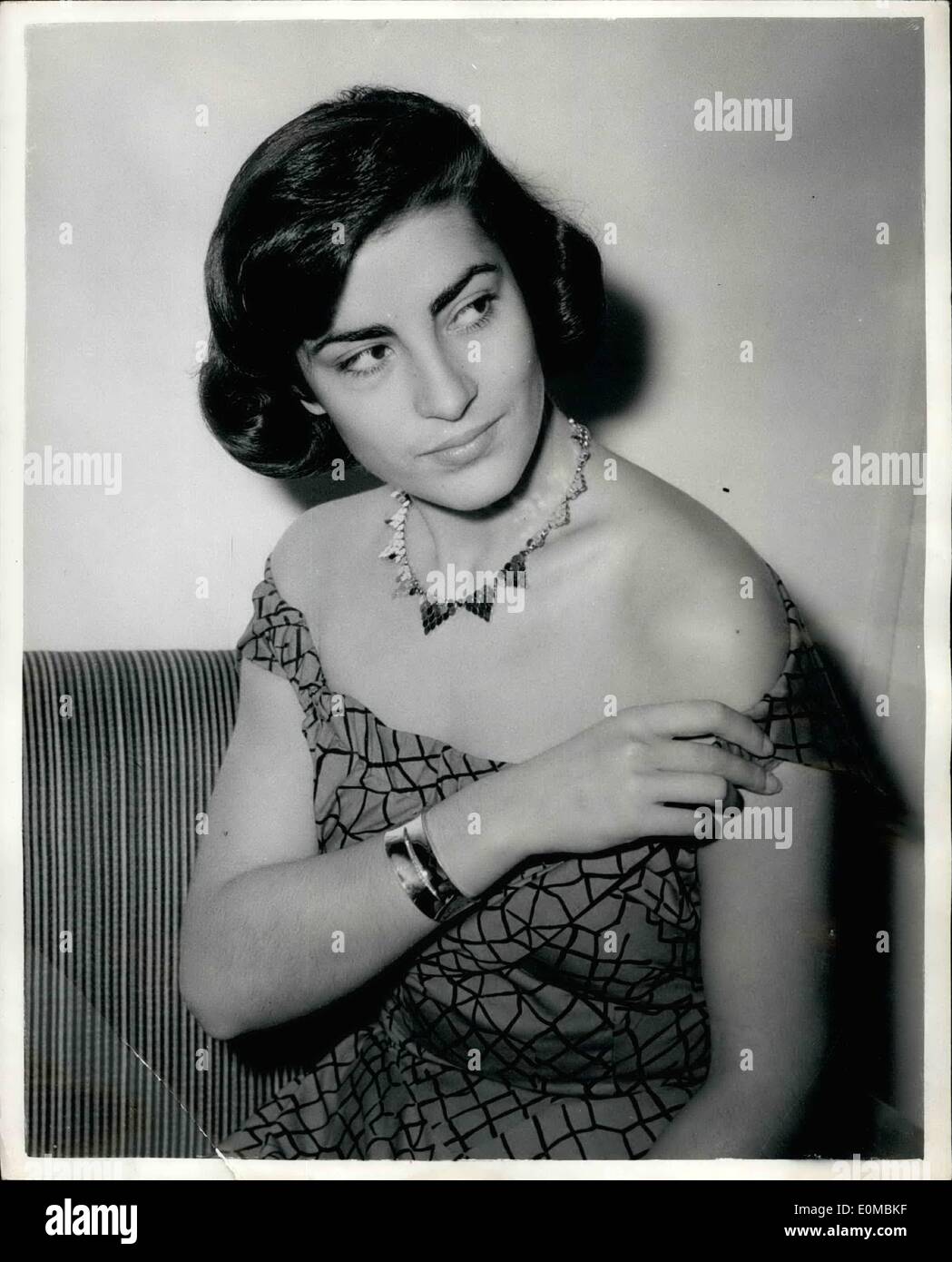 Giugno 06, 1954 - Greco attrice cinematografica a Londra: Mostra fotografica di Miss Irene Papas, un film greco attrice, che è trascorso un mese a Londra, fotografato ieri. Foto Stock