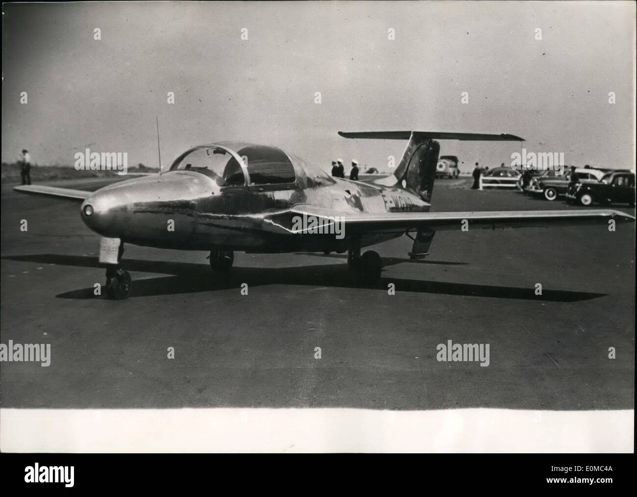 Agosto 08, 1954 - Quattro posti jet per trasporti commerciali francesi trasporta aria; il ''Murane Saulnier 760's, originariamente costruito per getto di formazione piloti, , ora convertito in un trasporto commerciale (quattro posti). Si vede qui durante il suo volo di prova a Helun Villaroche airfield. Foto Stock