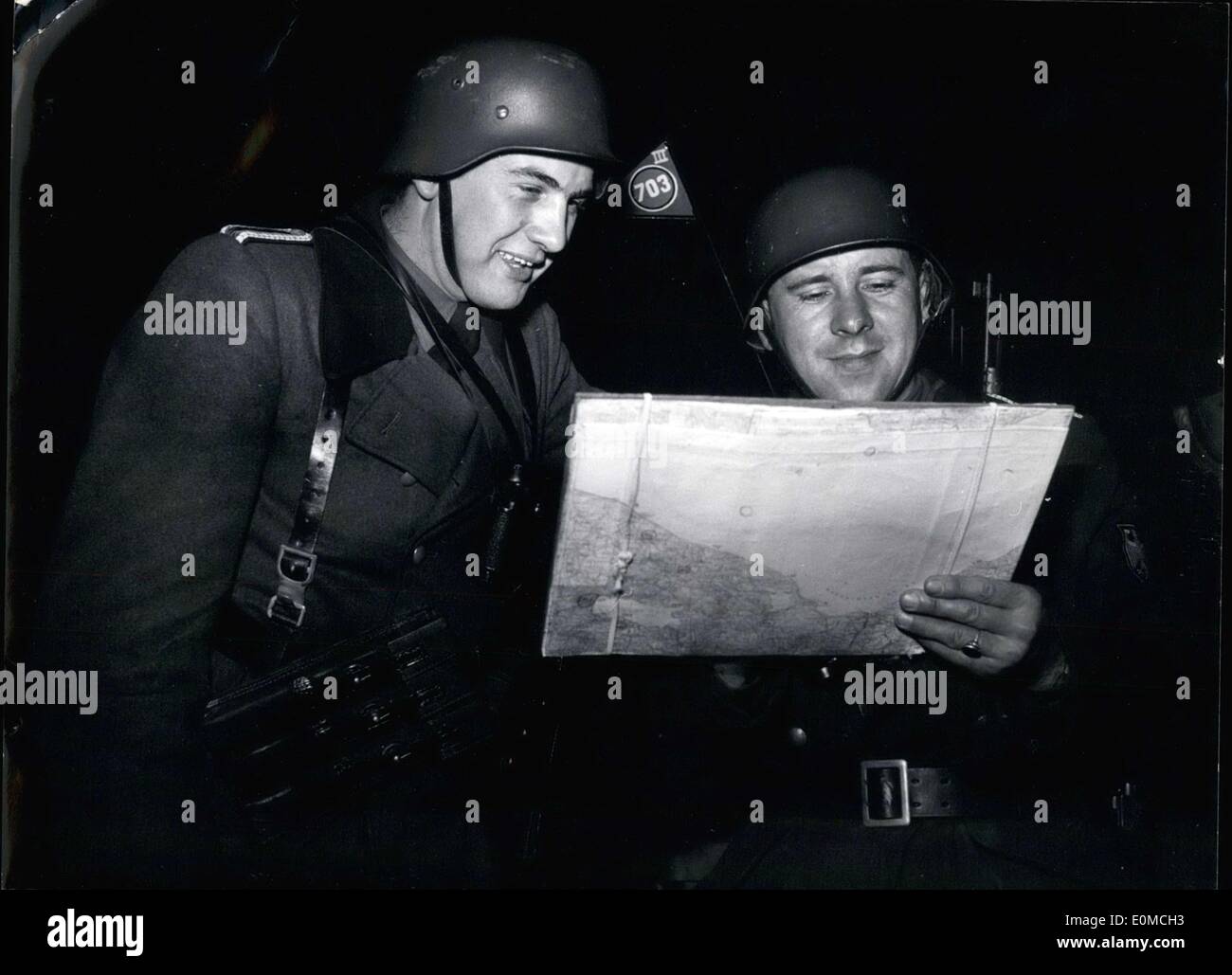 Sett. 22, 1954 - Pattuglia di Confine manovre. Un uomo 2.000 unità di stanza a Amburgo e Schleswig-Holstein eseguito manovre. Foto Stock