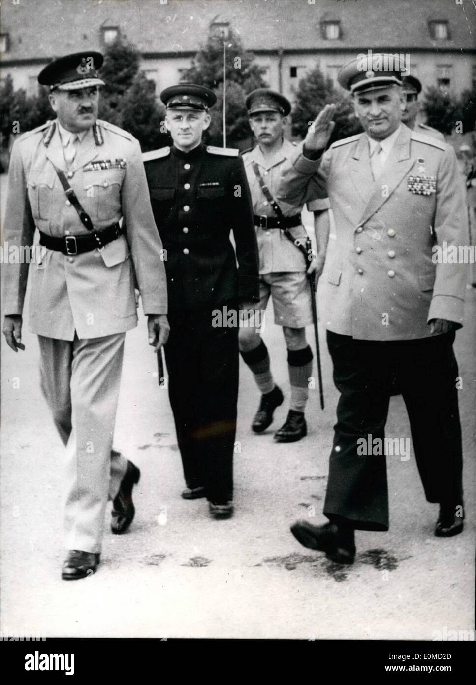 Sett. 09, 1954 - Il nuovo comandante Russo in Austria: Generale Shadov pagato su Thuesda 31 agosto una visita ufficiale al comandante britannico in Austria Urqhart generale nel castello di Schonbrunn a Vienna. Foto Stock