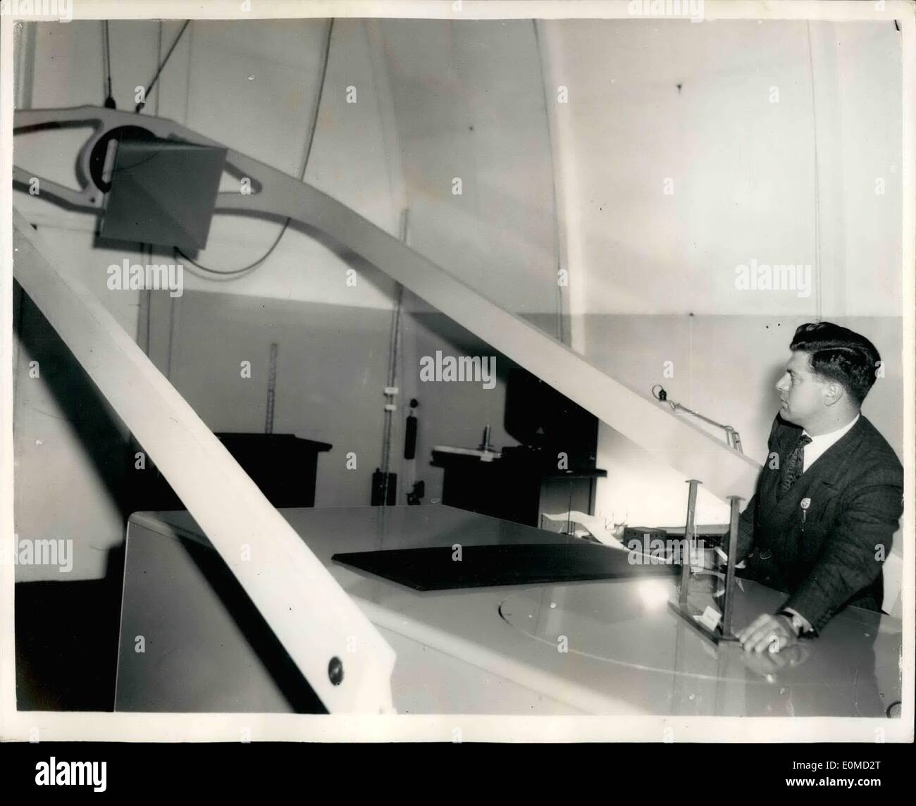 Sett. 09, 1954 - IL POST OFFICE ENGINEERING RESEARCH STATION A DOLLIS HILL post office Research Station a Dollis Hill. Londra W.W.2. Ospita sia il ramo di ricerca e ad ovest del Radie ramo sperimentale. Con un personale combinato di quasi 1.000. Lo scopo principale del lavoro di Dellis Hill è di mantenere e migliorare l'efficienza dei servizi di telecomunicazione forniti dall'ufficio postale Servizi di telecomunicazione forniti dall'ufficio postale da studios di new pheonemena, tecniche e meterials e lo sviluppo di nuovi sistemi di expremental e apparates Foto Stock