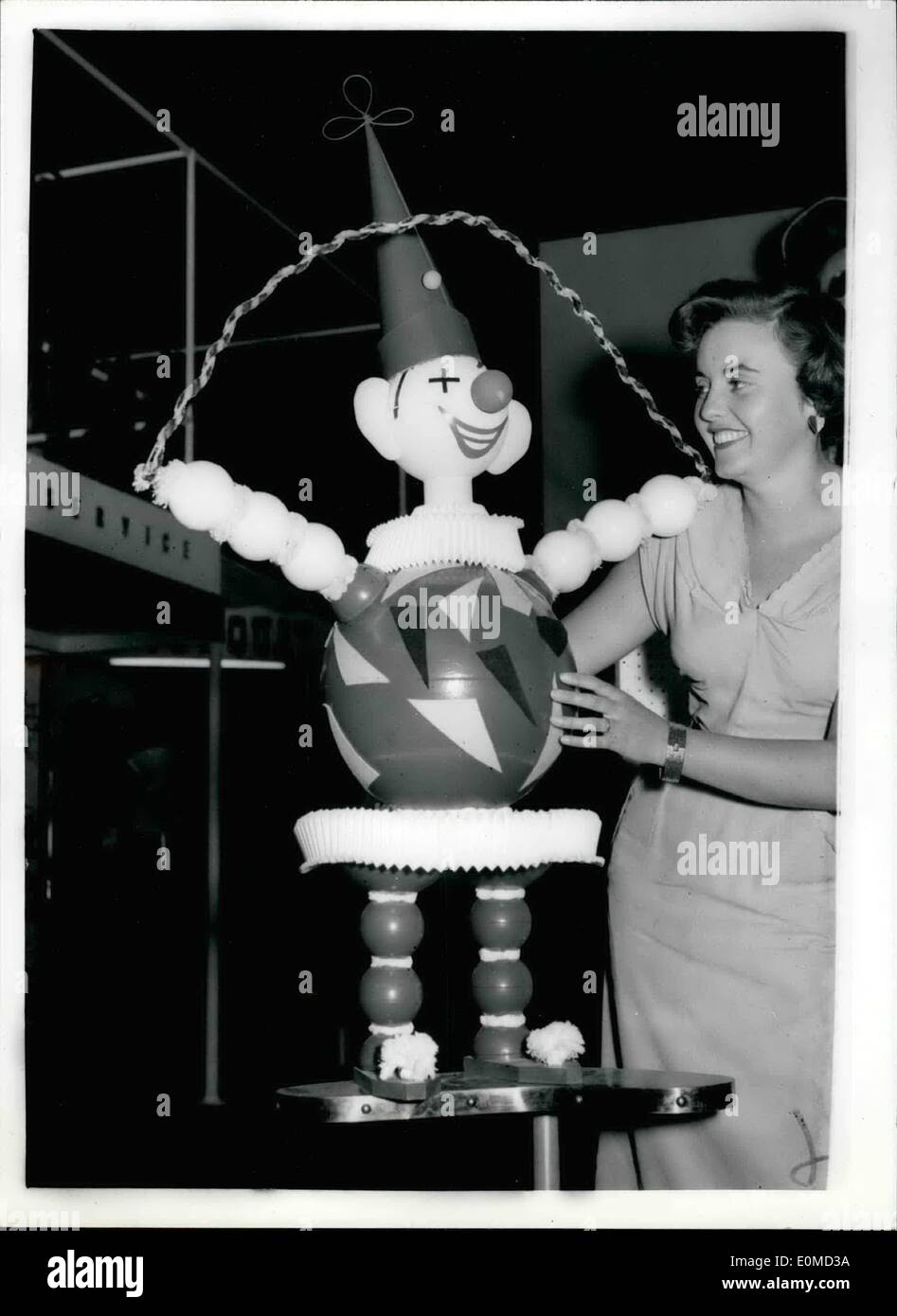 Sett. 09, 1954 - Il display mostra e Convenzione di Londra. Il carnevale Clown.. Keystone Mostra fotografica di:- Miss Roslyn Schofield di Hendon ammirare una grande carnevale Clown - durante il National Display Convenzione e la mostra che si terrà presso il Royal Horticultural Halls, Westminster. Foto Stock