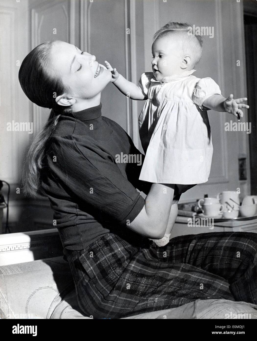 5546995 (900324) Patrice WYMORE, amerikanische Schauspielerin, Ehefrau des australischen Schauspielers Errol Flynn, mit Tochter Foto Stock