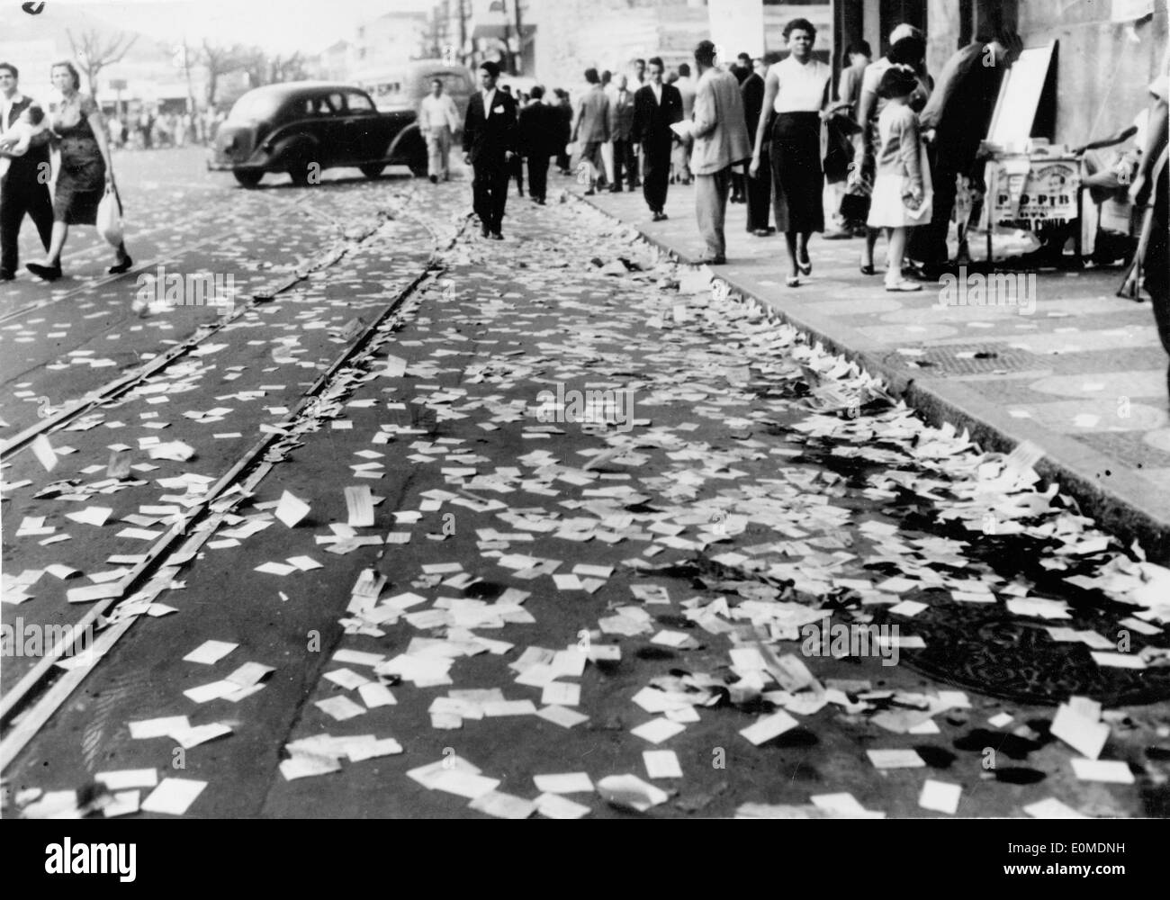 Oct 15, 1954; Rio de Janeiro, Brasile; più di 15.000.000 di persone che avevano il diritto di votare nelle recenti elezioni brasiliano, in Foto Stock