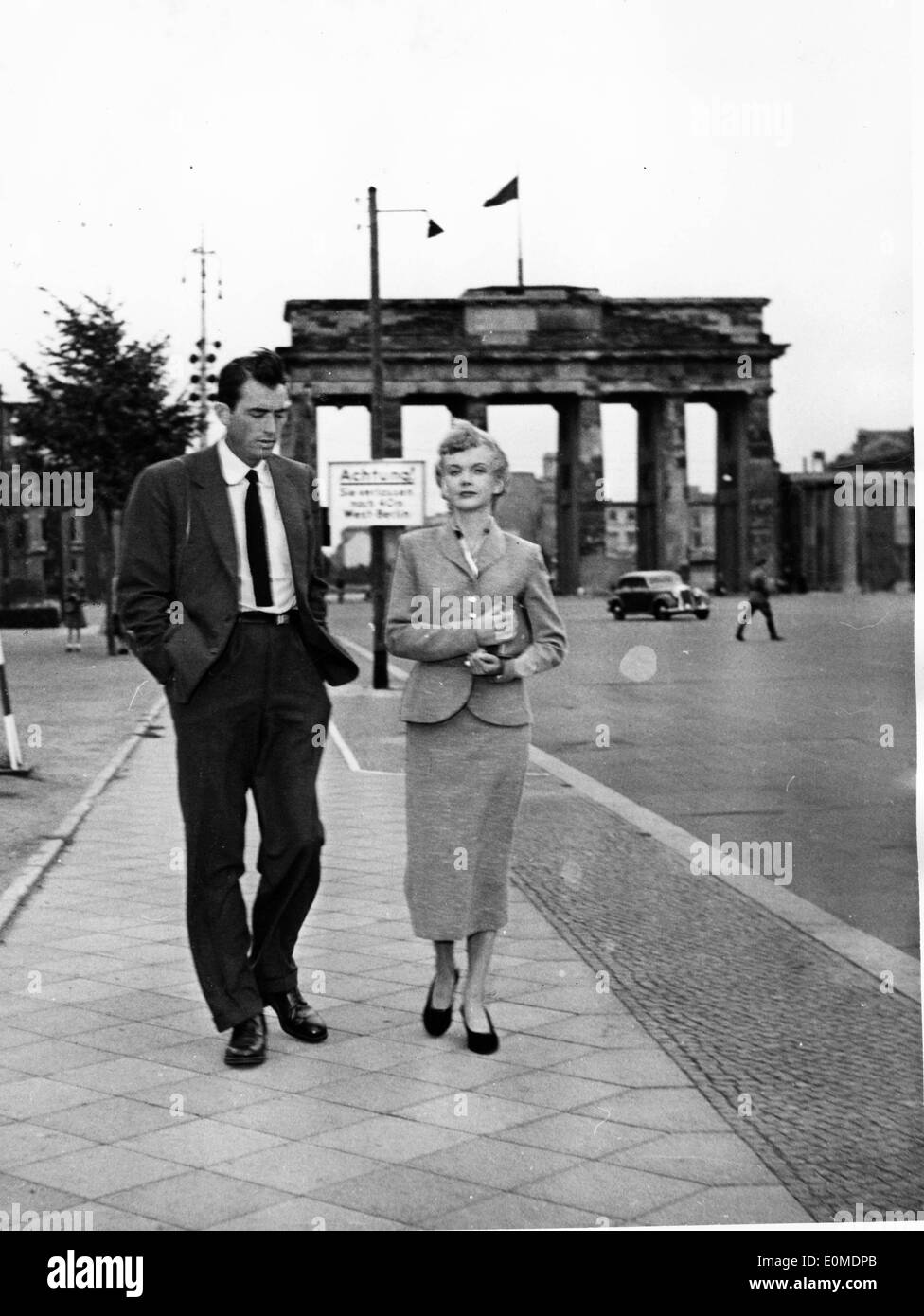 Gregory Peck e Anita Bjork filmare 'Notte le persone' Foto Stock