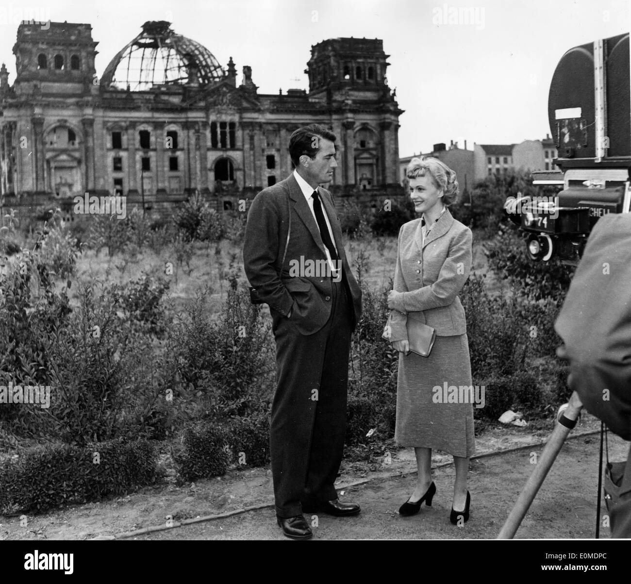 Gregory Peck e Anita Bjork filmare 'Notte le persone' Foto Stock