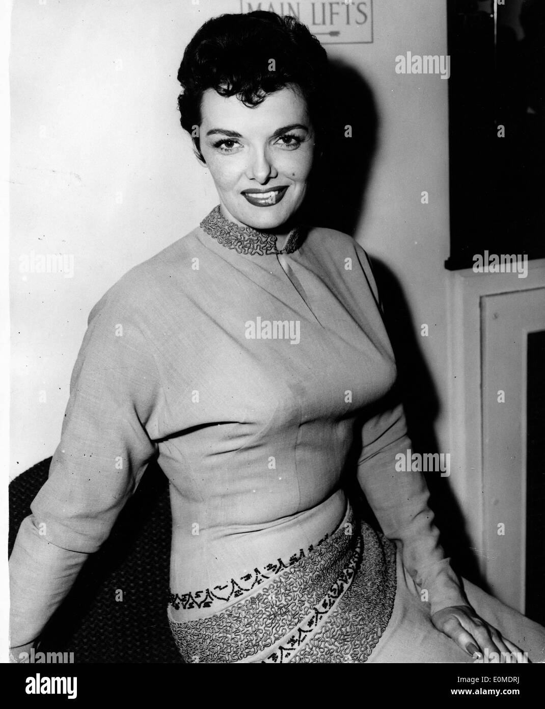 L'attrice Jane Russell alla conferenza stampa per "Colleghi sposare Brunettes' Foto Stock