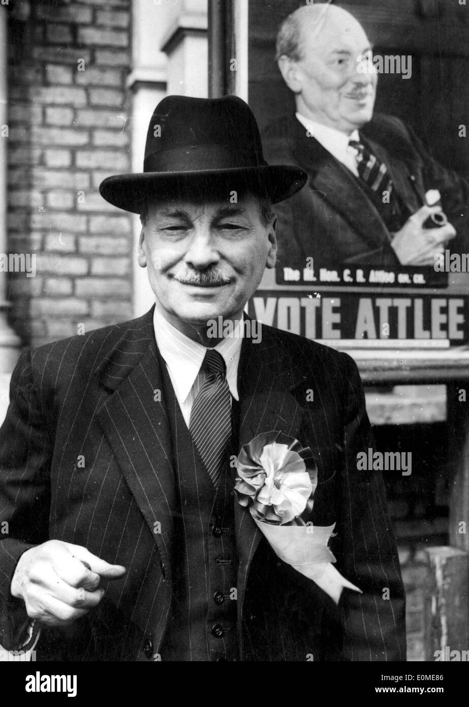Il Primo Ministro Clement Attlee Richard durante l'elezione Foto Stock