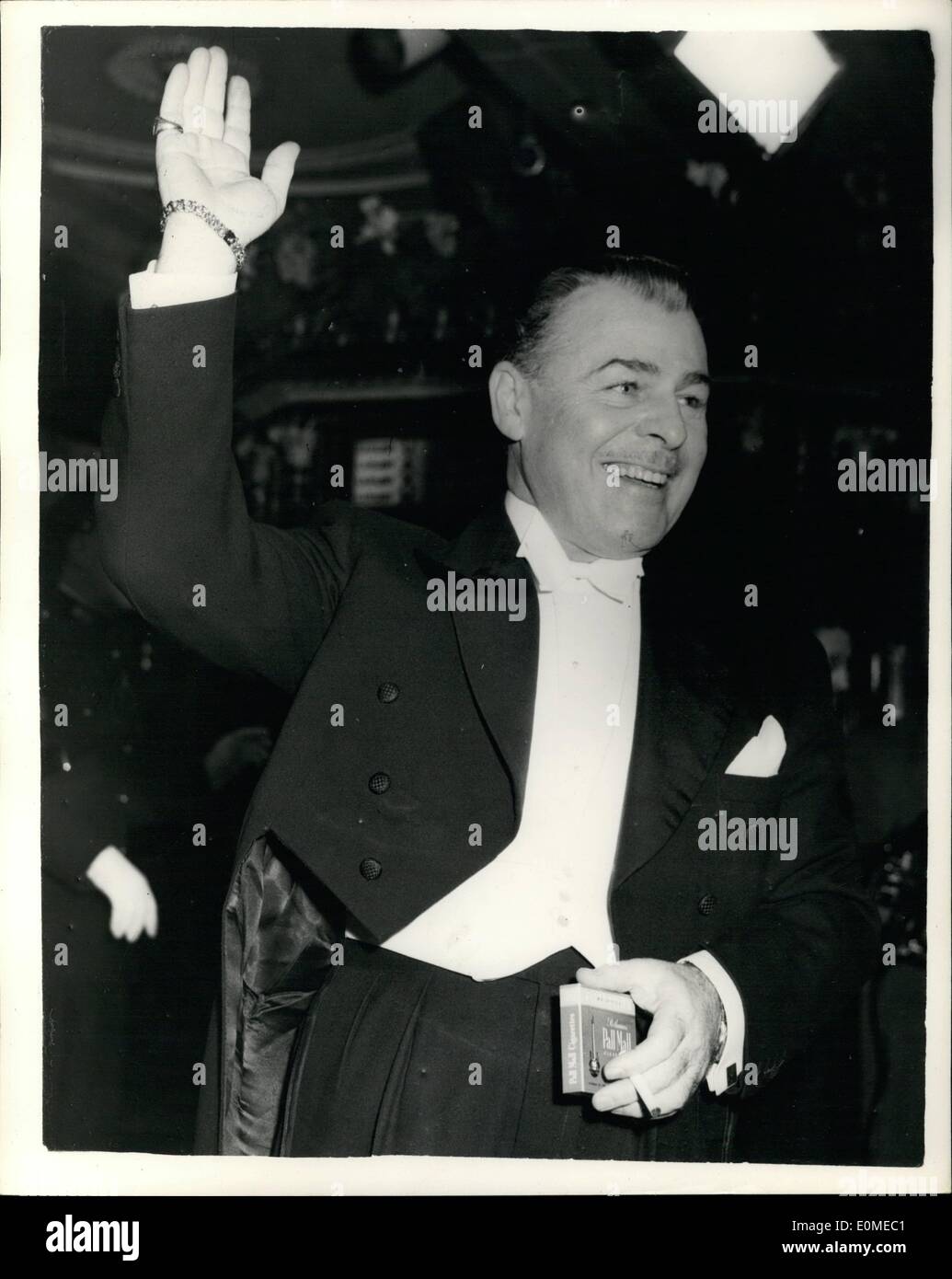 Nov. 11, 1954 - La Regina assiste Royal Film Performance all'Empire Leicester Square. Mostra fotografica di Brian Donlevy, l'American film star visto sul suo arrivo per lo spettacolo di questa sera. Foto Stock