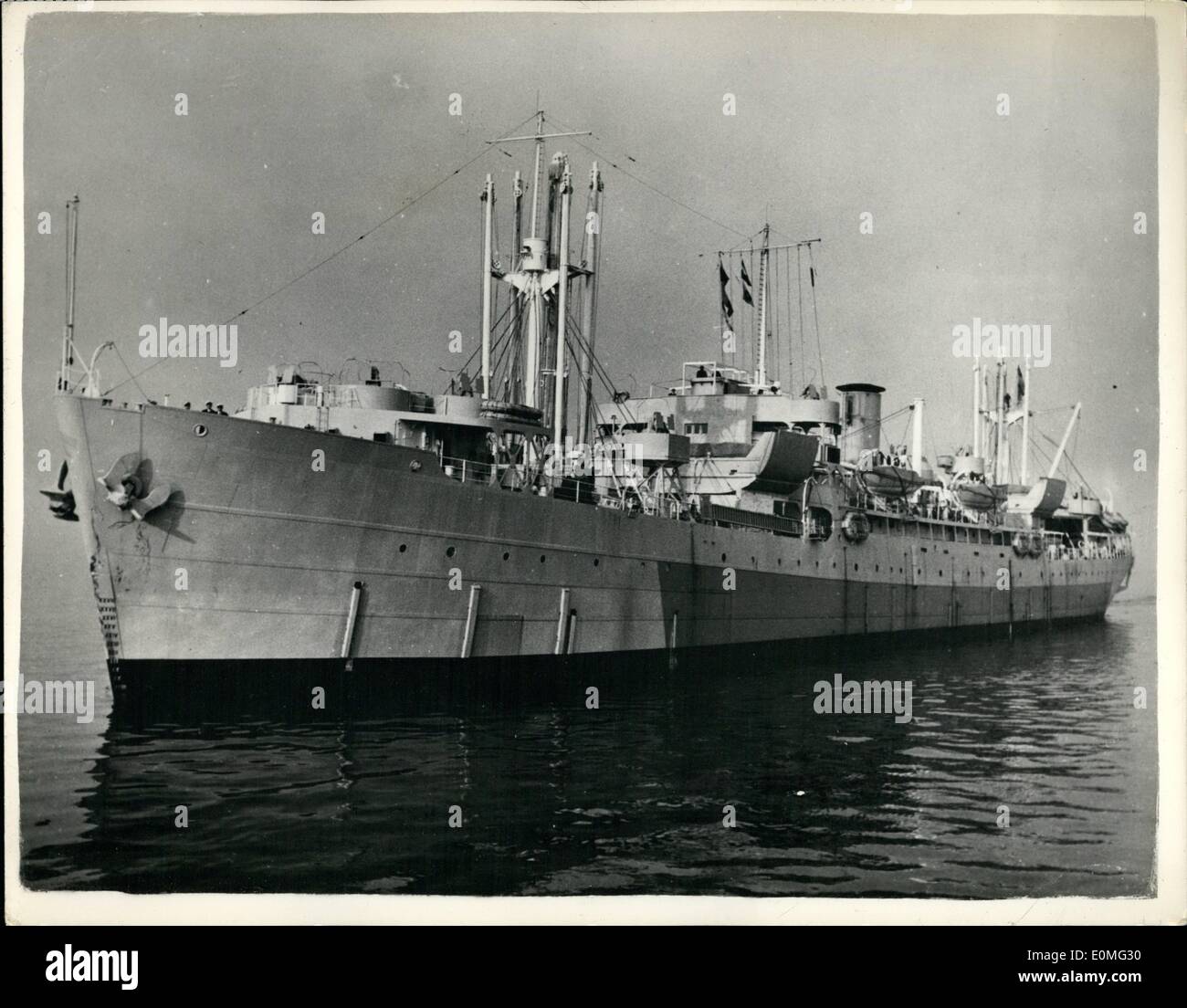 Mar 03, 1955 - La nave-Air missile nave. ''Girdleness'': piani per ri-equipaggiare la Royal Navy per rispondere alla sfida di termo-la guerra nucleare descritta in House of Commons durante il dibattito sulla marina di stime. Il sig. Thomas, primo signore del Ministero della marina ha sostenuto che la marina aveva ancora un ruolo vitale da svolgere. Si era detto che armi guidate erano abbastanza avanzata per il governo di avviare la preparazione di navi per il trasporto di essi. Essi dovrebbero sostituire la flotta di incrociatori come è andata fuori servizio attivo Foto Stock