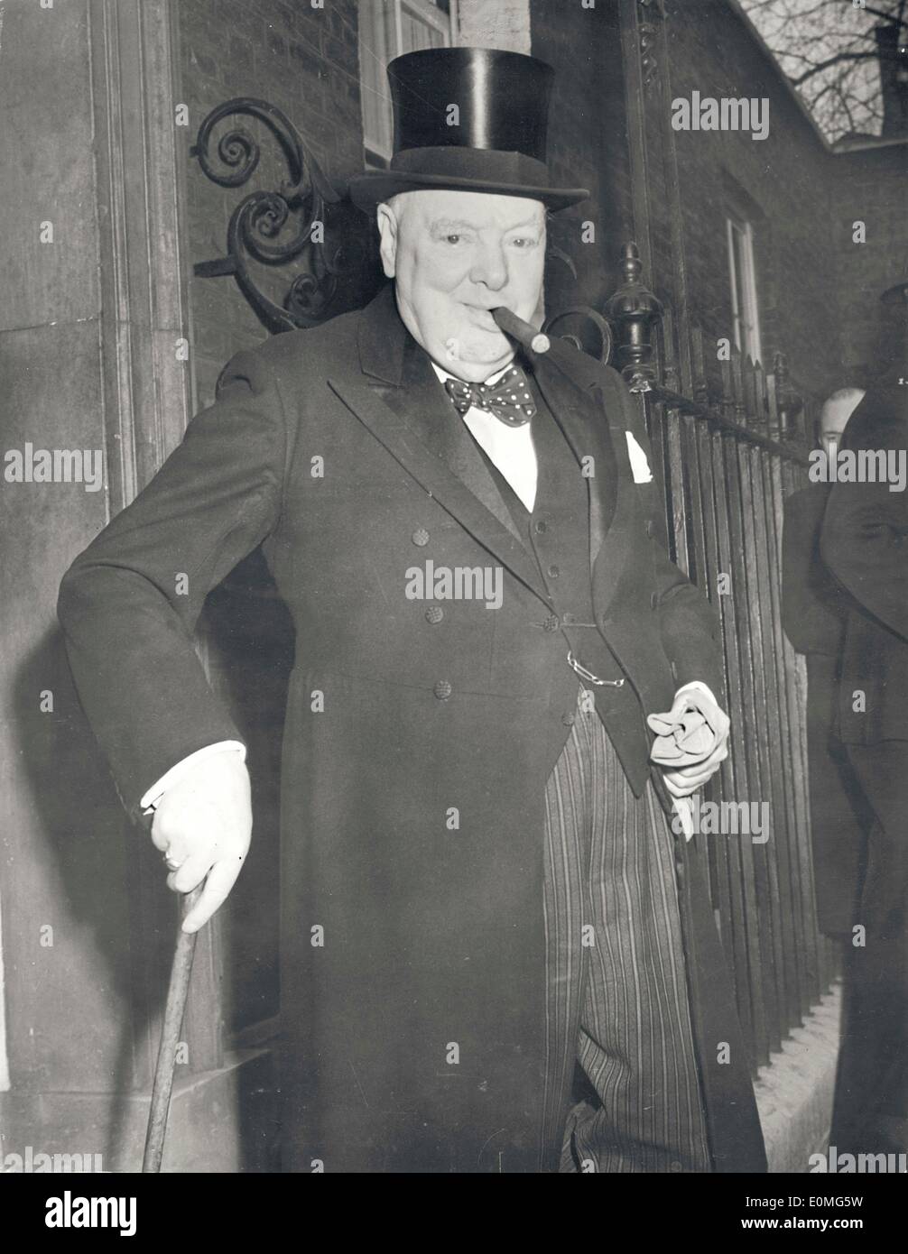 Il Primo ministro Churchill al n. 10 Downing Street Foto Stock