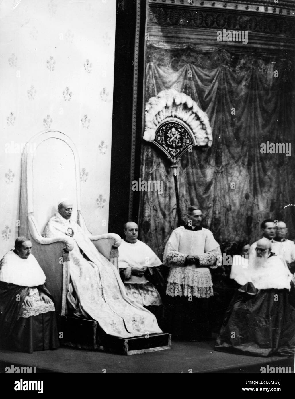 Papa Pio XII che festeggia il suo sedicesimo anniversario dell incoronazione Foto Stock