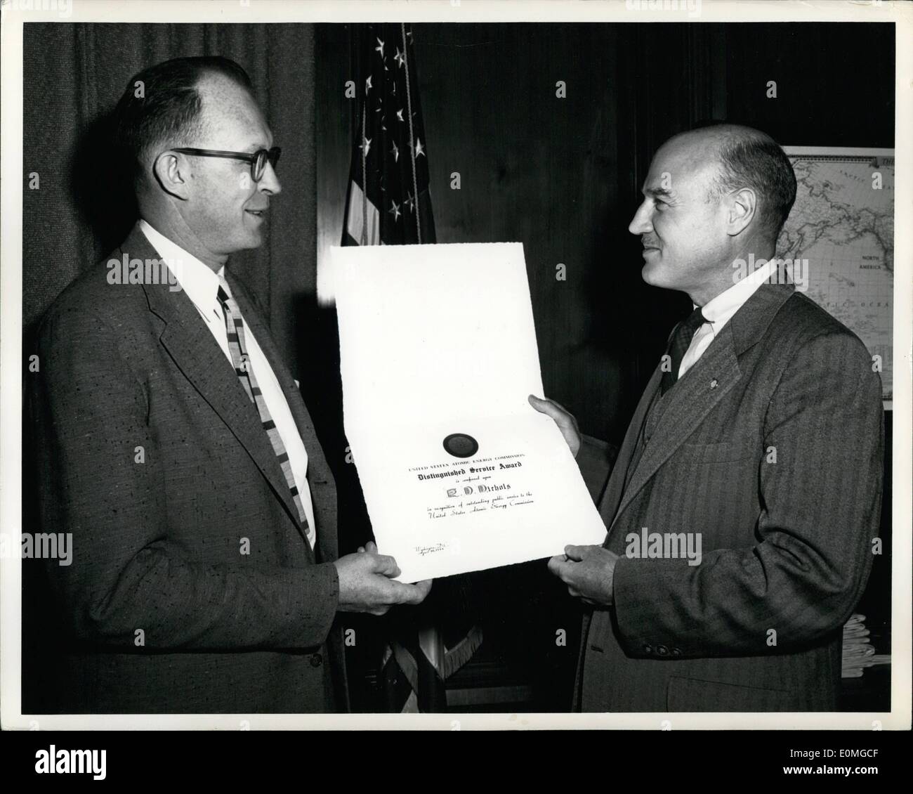 Apr. 04, 1955 - Il Maggiore Generale K.D. Nichols (U.S.A. Ret.), la cui dimissioni come Direttore Generale per la commissione per l'Energia Atomica Foto Stock
