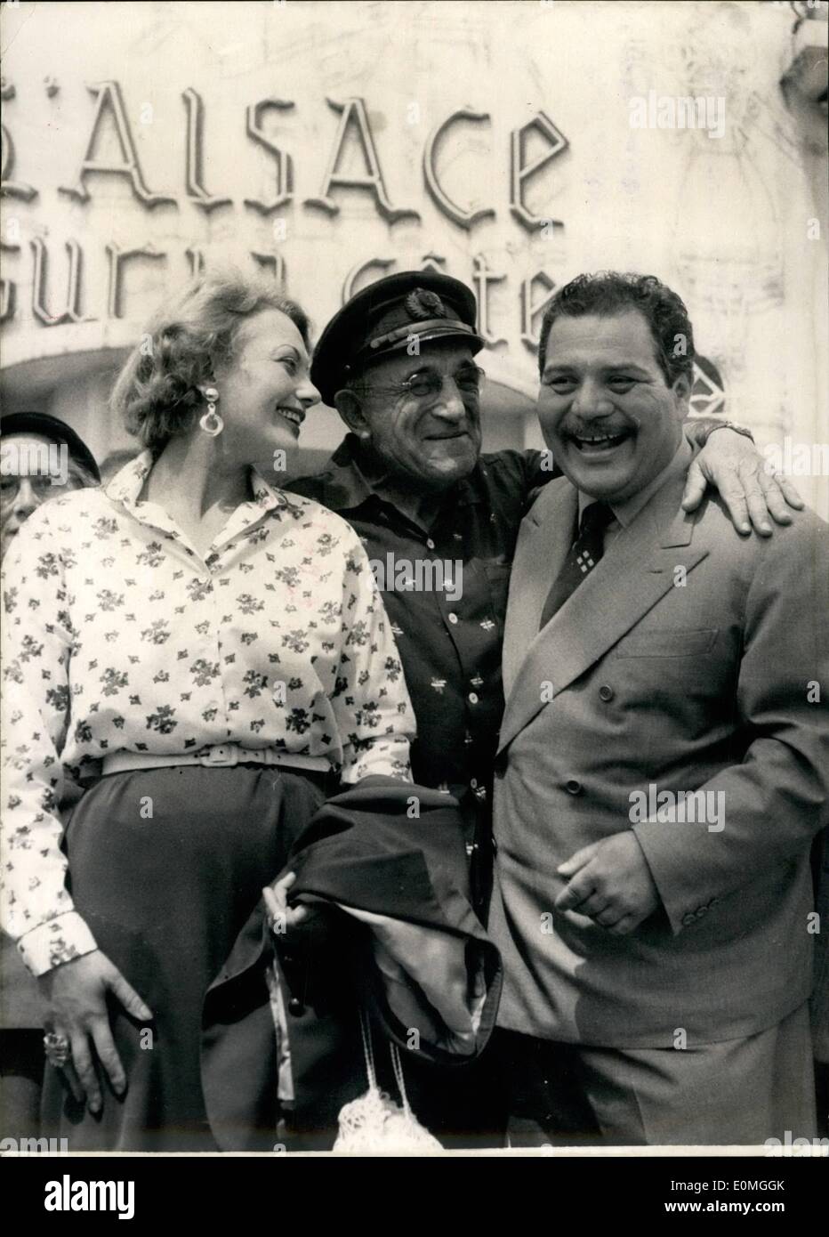 Maggio 05, 1955 - Cannes Festival Cine Ã¢â'¬â€oe Charles Vanel, il famoso schermo francese attore, Isa Miranda e attore italiano Falco Foto Stock
