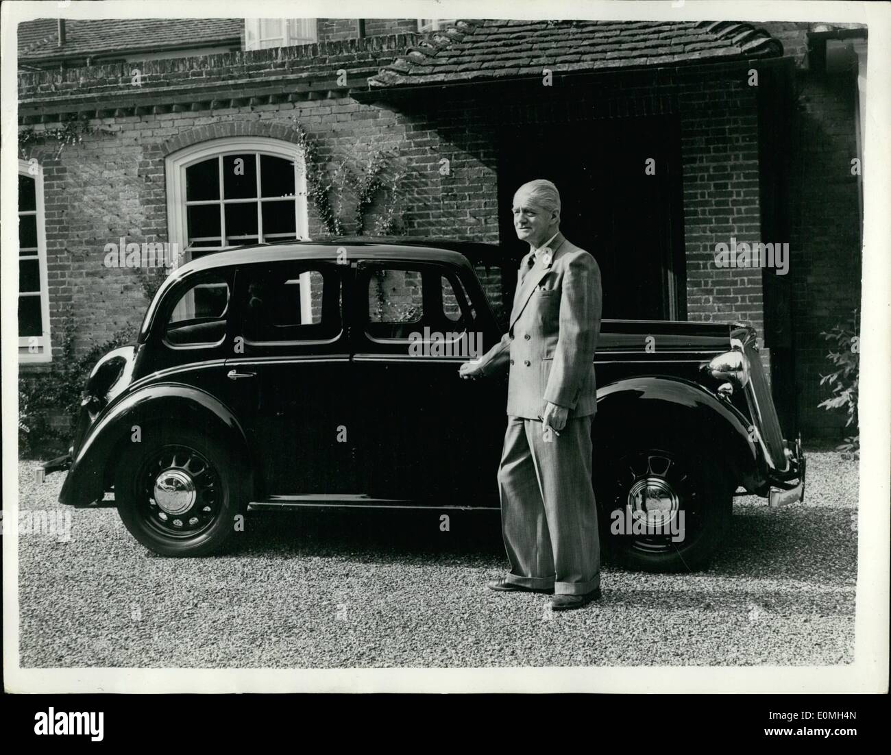 05 maggio 1955 - il Lord Nuffield la macchina principale - USA 1932 Baby!!!!!!! Non come le moderne auto... Lord Nuffield il 77 anno vecchia auto Foto Stock