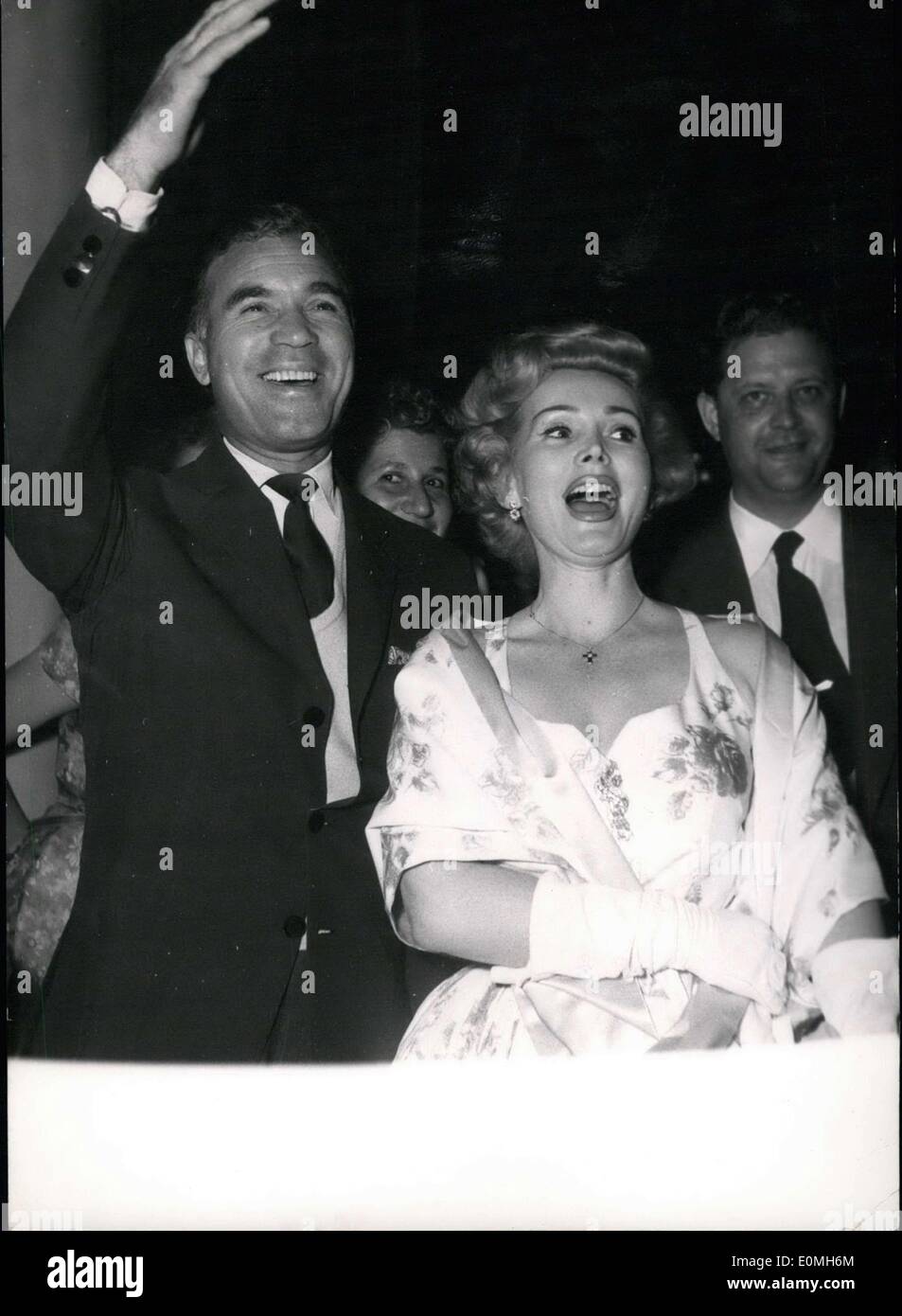 Maggio 09, 1955 - Cannes Festival Cine. Zsa Zsa Gabor e Porfirio Rubiroso arrivare al partito dato dalla delegazione americana presso gli ambasciatori'. Cannes. Foto Stock