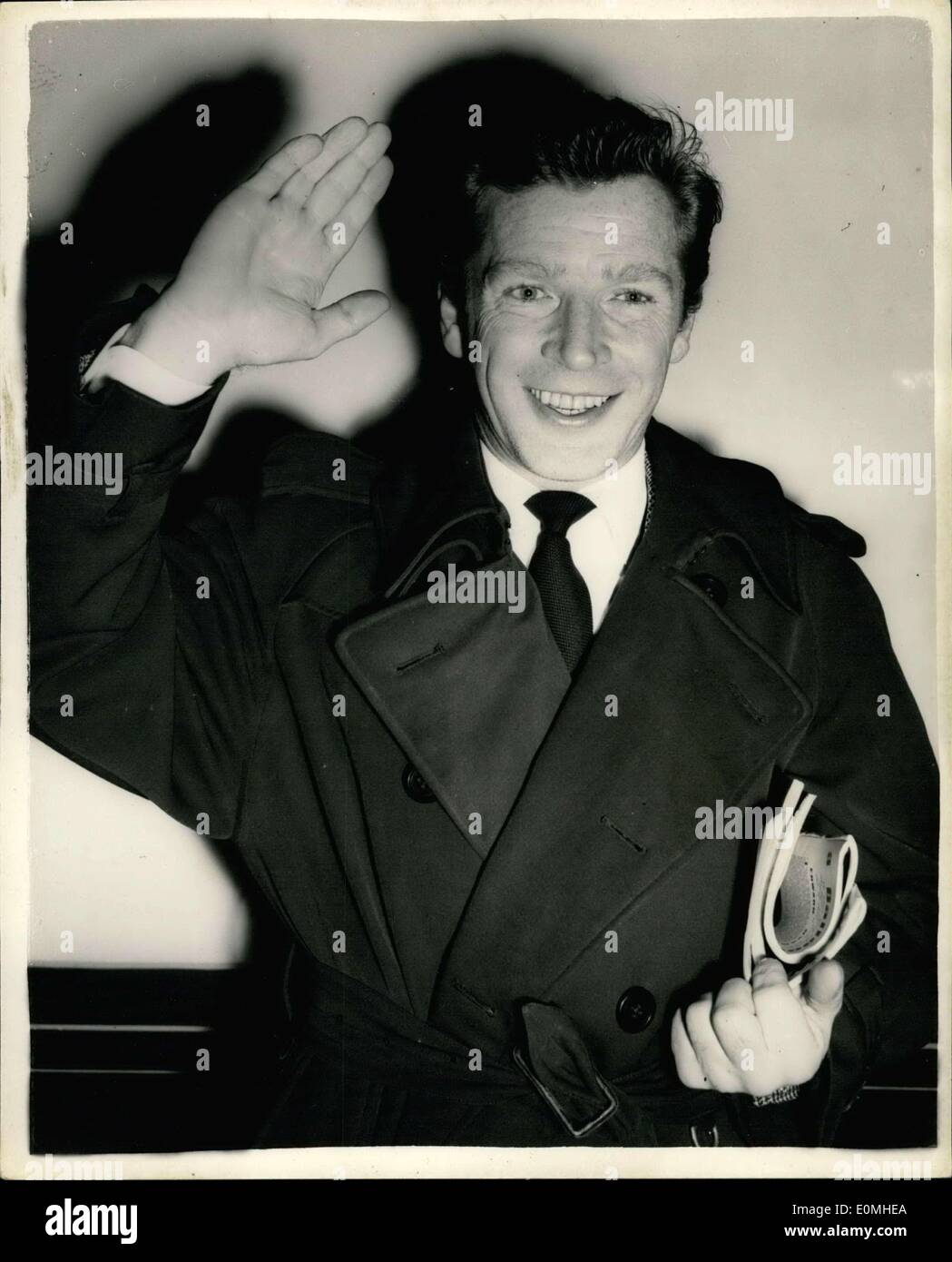 Lug. 11, 1955 - Richard Basehart arriva a Londra a stella con Mary Murphy in ''con tutto il mio cuore'' : Richard Basehart il famoso American film star, arrivati a Victoria da Madrid questa sera. Egli è qui per giocare a fronte Mary Murphy nel nuovo film ''con tutto il mio cuore". Sposato con film italiano star, Valentina Cortese ha un bambino di 5 anni. Mostra fotografica di Richard Basehart raffigurata sul suo arrivo a Victoria questa sera. Foto Stock