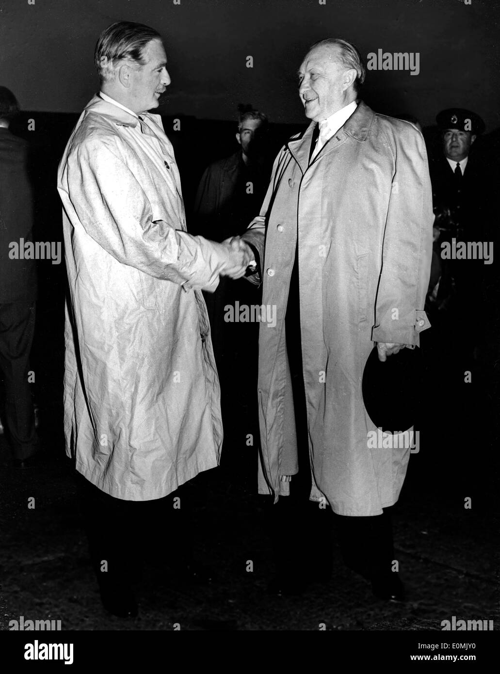 Dottor Konrad Adenauer visite con Anthony Eden Foto Stock