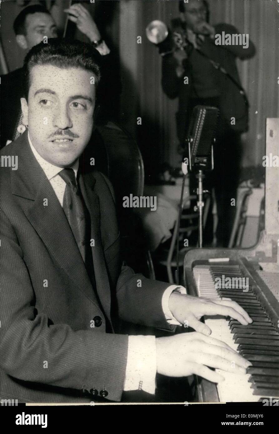 Giugno 21, 1955 - La notte scorsa in piscina Deligny, in presenza del presidente onorario Jean Cocteau, Accademia di Jazz ha dato la sua annuale allori: la registrazione musicale di Oscar e il Premio Reinhardt, che è stato dato al pianista il sig. Martial Solal (foto) Foto Stock