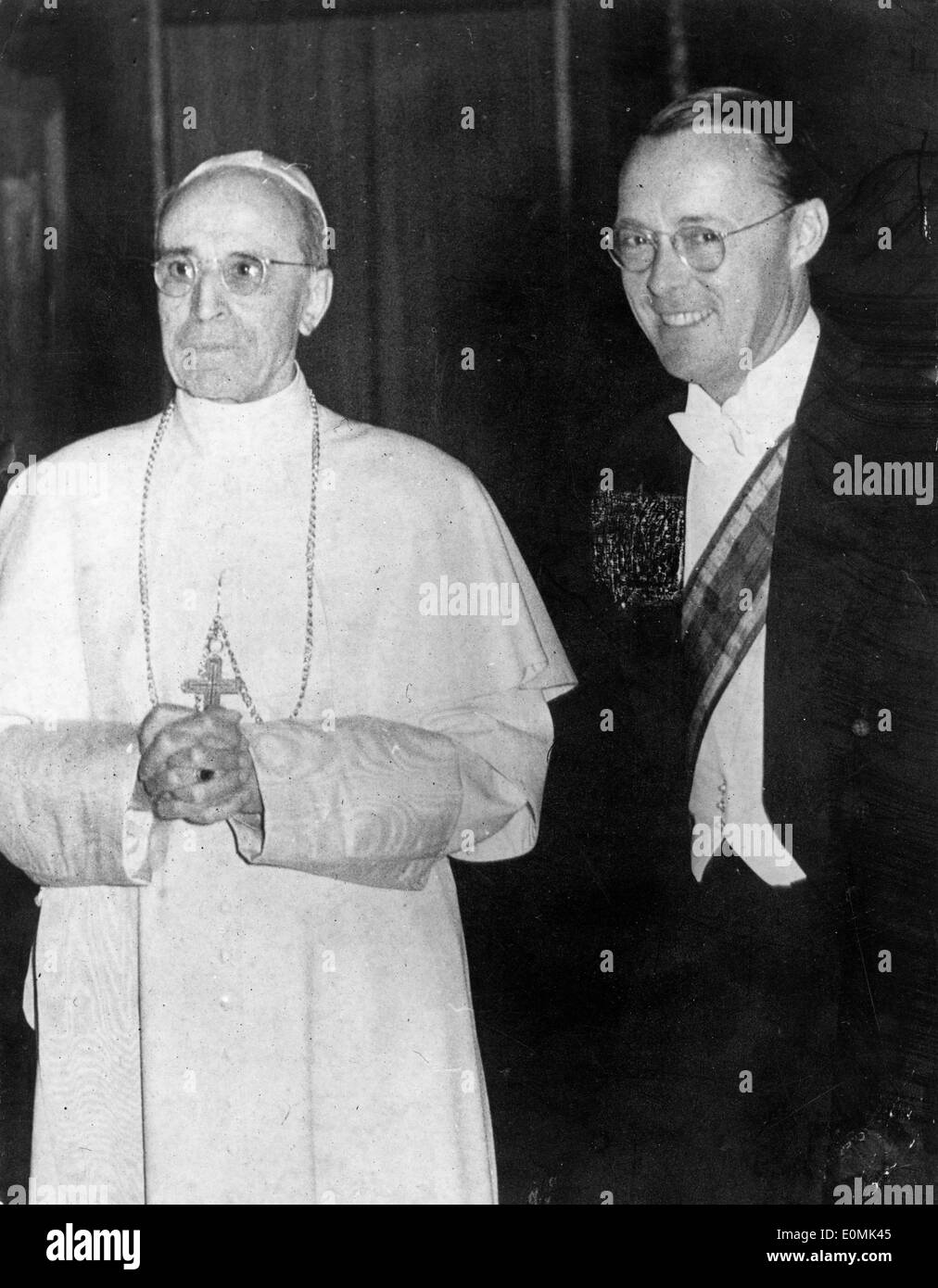 Papa Pio XII con Prince Bernhard dei Paesi Bassi Foto Stock