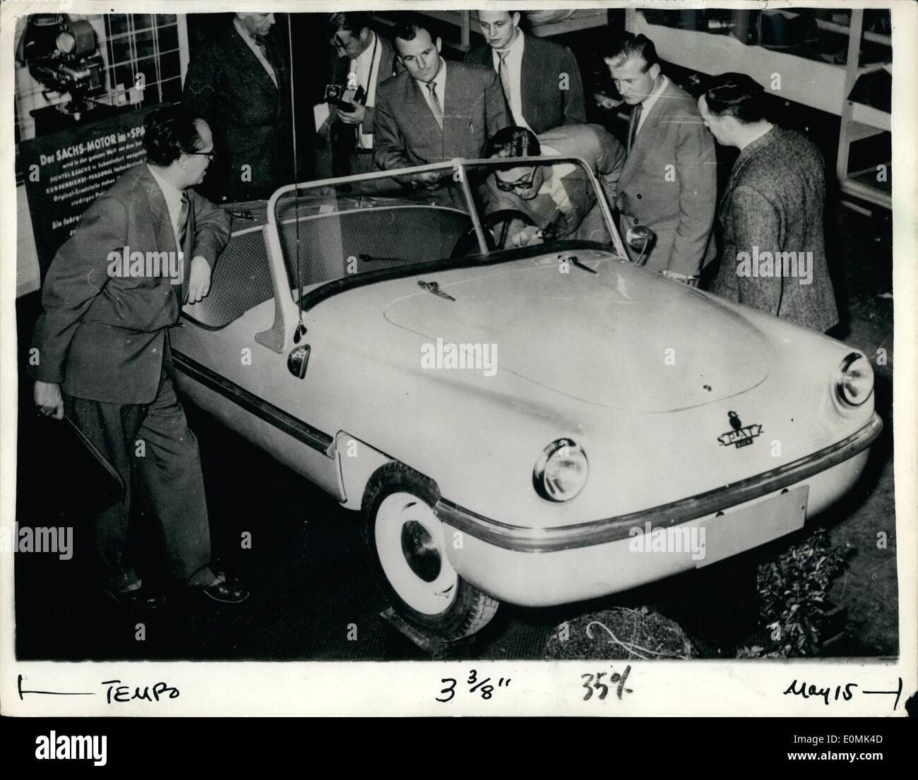 Sett. 23, 1955 - 23-9-55 il primo tedesco auto in plastica Ã¢â'¬â€oe International Auto Salone di Francoforte. foto mostra: Foto Stock