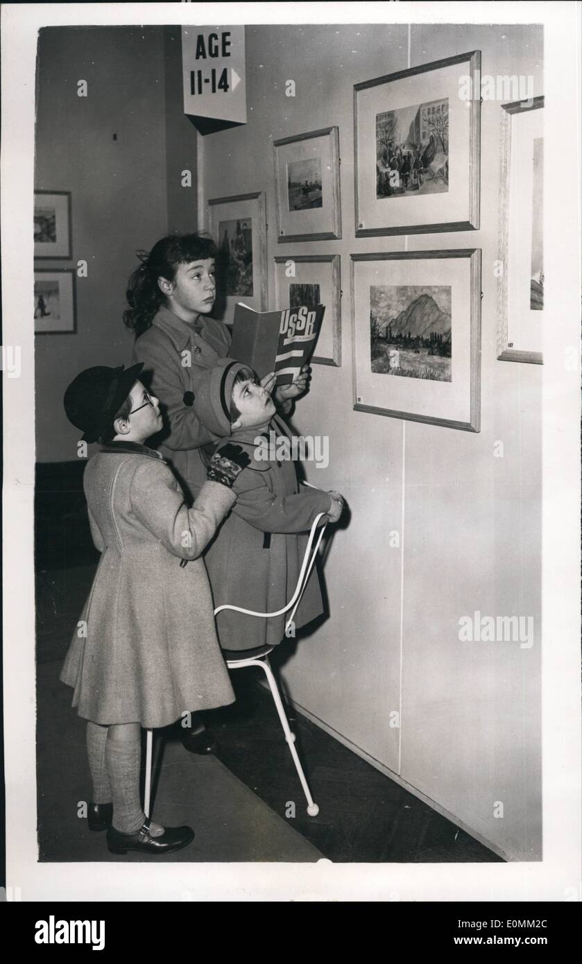11 novembre 1955 - esposizione d'arte per bambini dell'URSS: Questa mattina è stata data un'anteprima stampa della mostra d'arte per bambini dell'URSS, che apre questo pomeriggio presso le gallerie della Royal Watercolour Society, 26, Conduit Street, W.L. è la prima volta che una mostra di queste dimensioni da parte di bambini dell'URSS. ha visitato questo paese. Le foto mostrano  all'anteprima della stampa  Lindsey Christmas, 7, di Chingford; Jennifer Bance, 13 di Wallington, e la 3 1/2 anni Susan Murphy, di Chingford, ammirando alcuni dei dipinti di bambini russi di età compresa tra 11 e 14 anni. Foto Stock