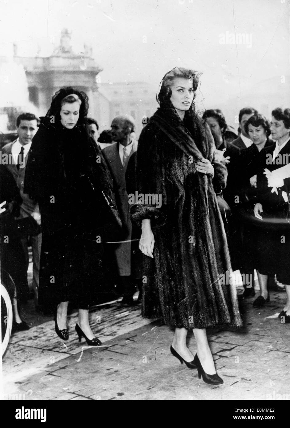 Attrice Sophia Loren e Tania Weber arrivando a Città del Vaticano Foto Stock
