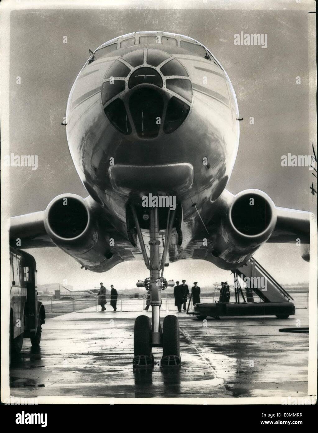 Mar 03, 1956 - polizia segreta sovietica Chief arriva nel nuovo tipo russo piano Jet: Colonel-General Ivan Serov, il capo della polizia segreta sovietica, arrivati all'Aeroporto di Londra oggi in un nuovo tipo di getto russo piano. Egli è qui per controllare le disposizioni in materia di sicurezza per il prossimo mese la visita del capo di partito, il sig. Krushchev e Bulganin Premier. La foto mostra una vista delle prese d'aria della nuova Federazione aereo jet, in cui Colonel-General Serov arrivati all'Aeroporto di Londra oggi. Foto Stock