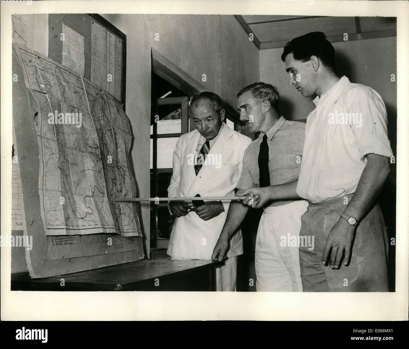 Mar 03, 1956 - gli africani a decidere il loro futuro: Togoland, un'area di 13,041 mq. MI., con una popolazione di 423,000, è una fiduciaria territorio amministrato dalla Gran Bretagna come parte del suo Gold Coast Colonia. la Gold Coast, con guida Britannica, è sul suo modo di completare l'auto-governo e in Gran Bretagna ha chiesto alle Nazioni Unite di condurre un plebiscito,m che si terrà a maggio in ordine che Togoland può decidere il suo futuro ha vinto. La foto mostra il tenente Col Foto Stock