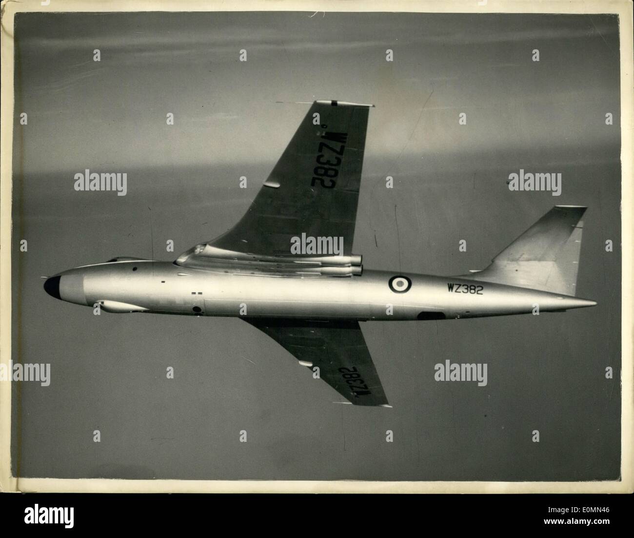 Mar 03, 1956 - Gran Bretagna il primo ''Atom Bomber" Squadron in formazione su dell'Valiants Vickers ''si stacca dal'': Gran Bretagna il primo ''V'' Squadron - Vickers Valiant - Jet aerei bombardieri - appositamente progettati per il trasporto di armi nucleari è stata formata - e azionati da R.A.F. Gaydon, Warwickshire - il n. 252 conversare operativa l'unità. Un valoroso pone può colpire potenza maggiore che l'insieme del Comando Bombardieri arte la sua è stata la forza durante la guerra..L'Gaydon campi di aviazione è stata completamente ricostruita - con nuovi edifici per la formazione specializzata attrezzature Foto Stock